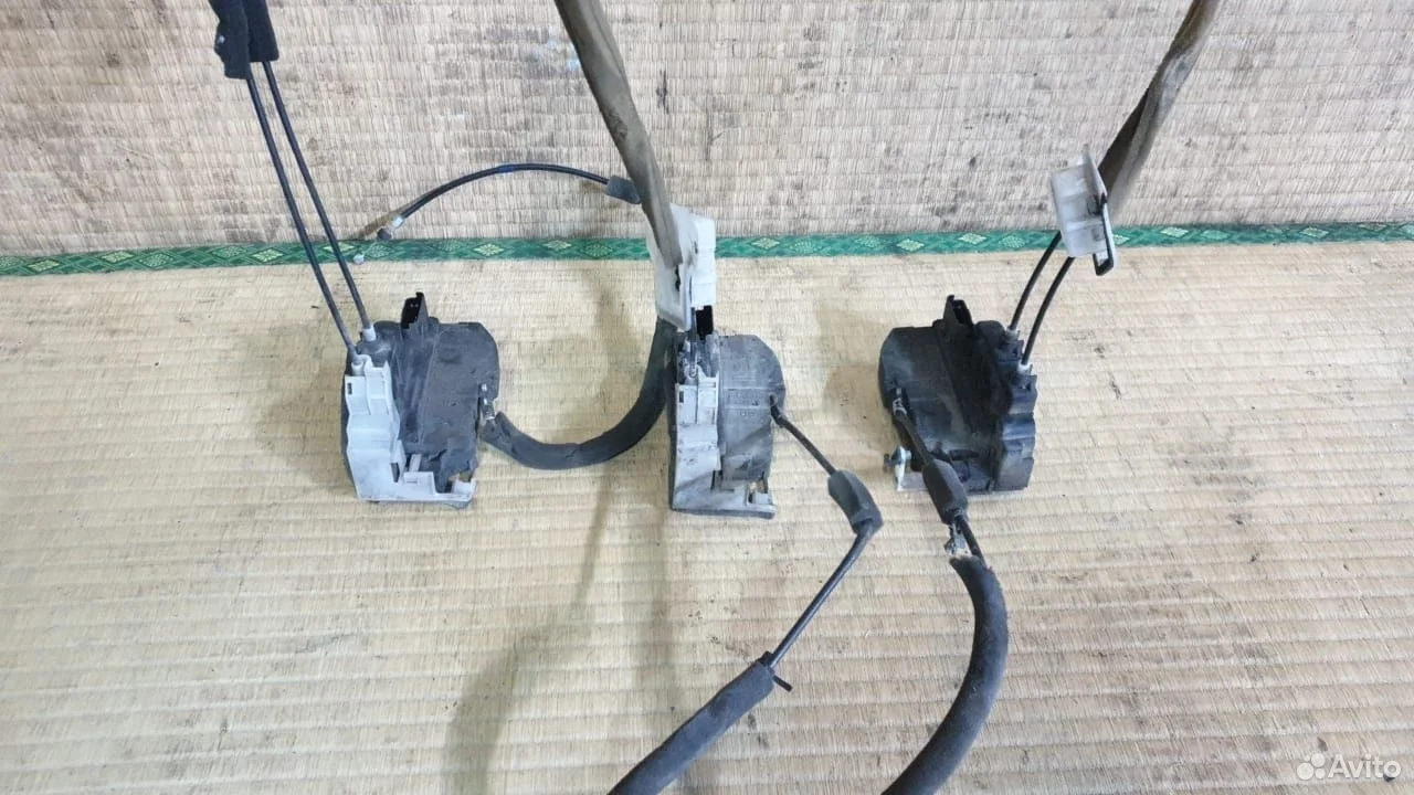 Замок двери Инфинити FX35 S50