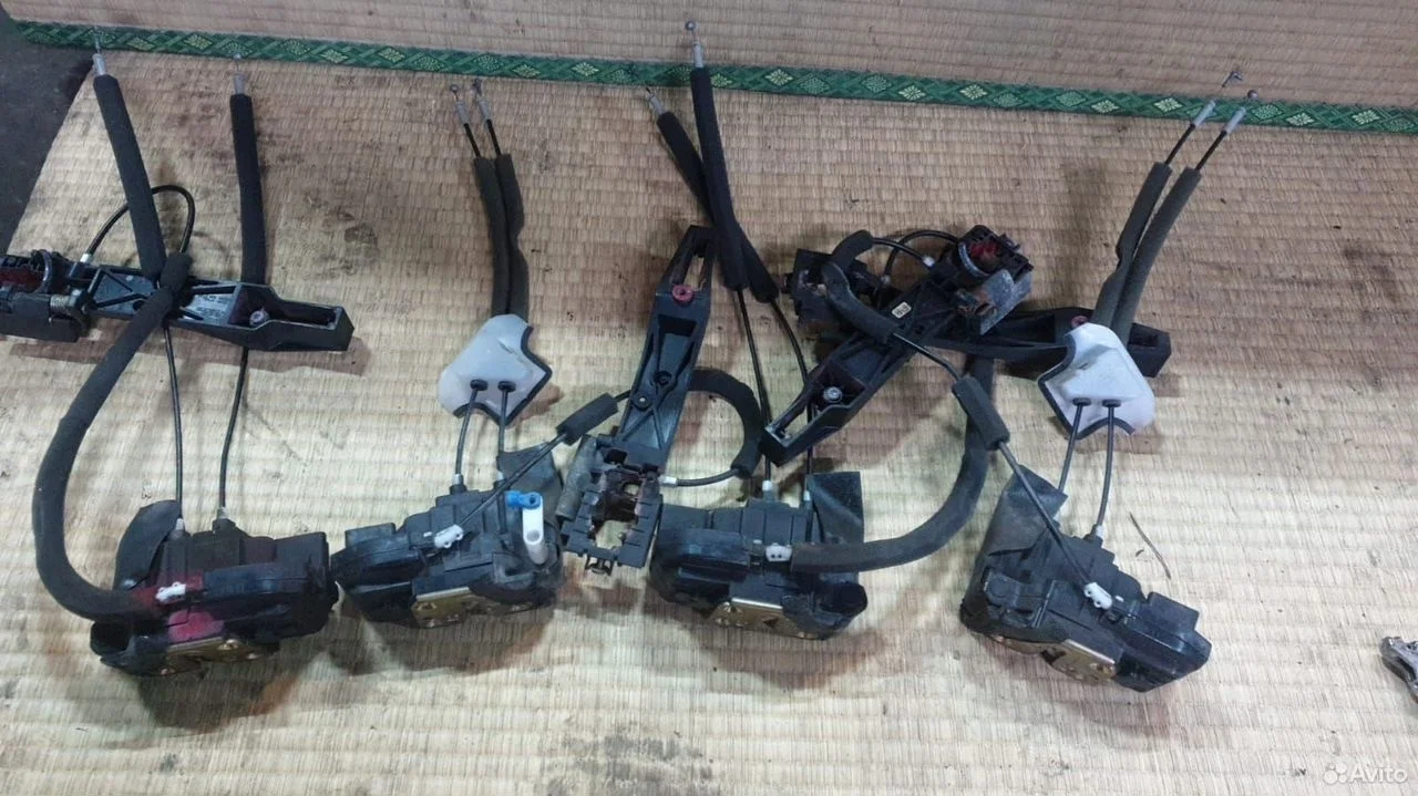 Замок двери Инфинити FX35 FX45 S50