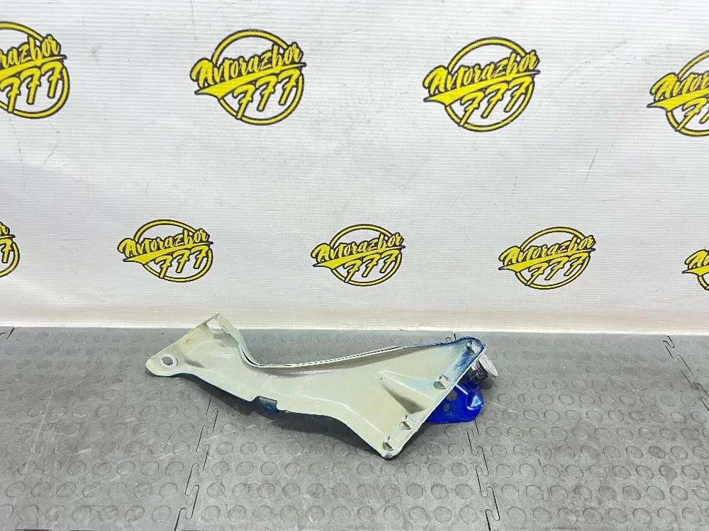 Кронштейн крепления крыла Audi A6 C7 рестайлинг (2014—2018)