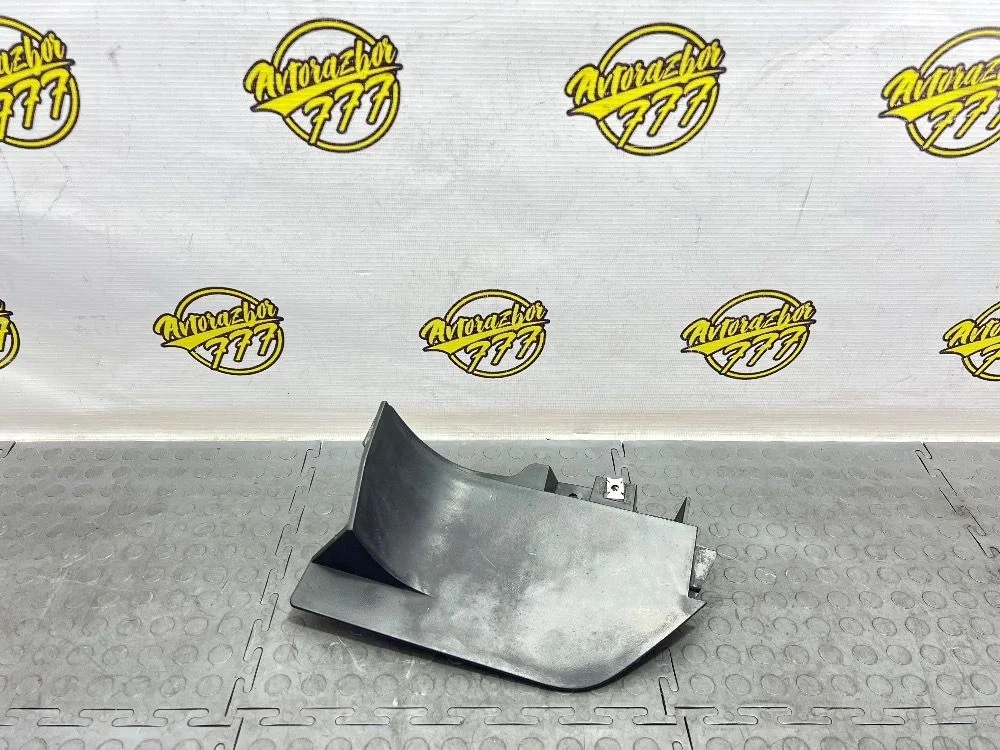 Брызговик задний правый Volkswagen Touareg II (2010—2014)