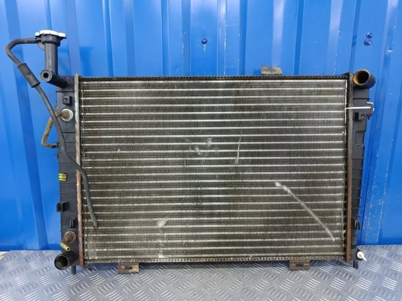 Радиатор охлаждения Hyundai Tucson 2006 253102E870 1 2.0 G4GC