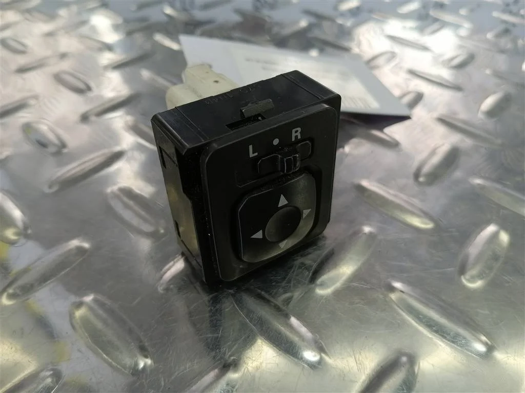 Кнопка регулировки зеркал MITSUBISHI LANCER IX ре