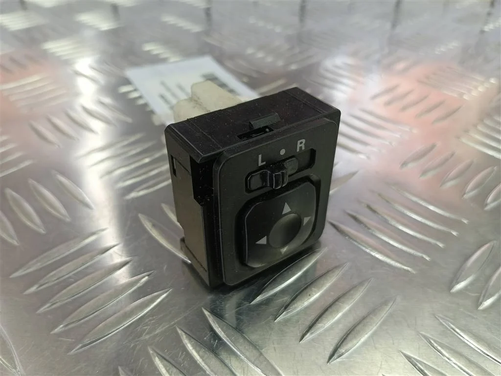 Кнопка регулировки зеркал MITSUBISHI LANCER IX ре