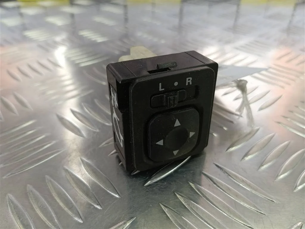 Кнопка регулировки зеркал MITSUBISHI OUTLANDER I