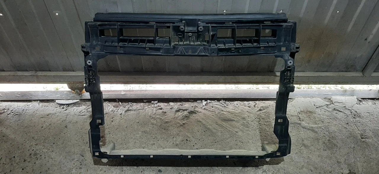 Панель радиатора Volkswagen Tiguan 2 5NR805588E, передний