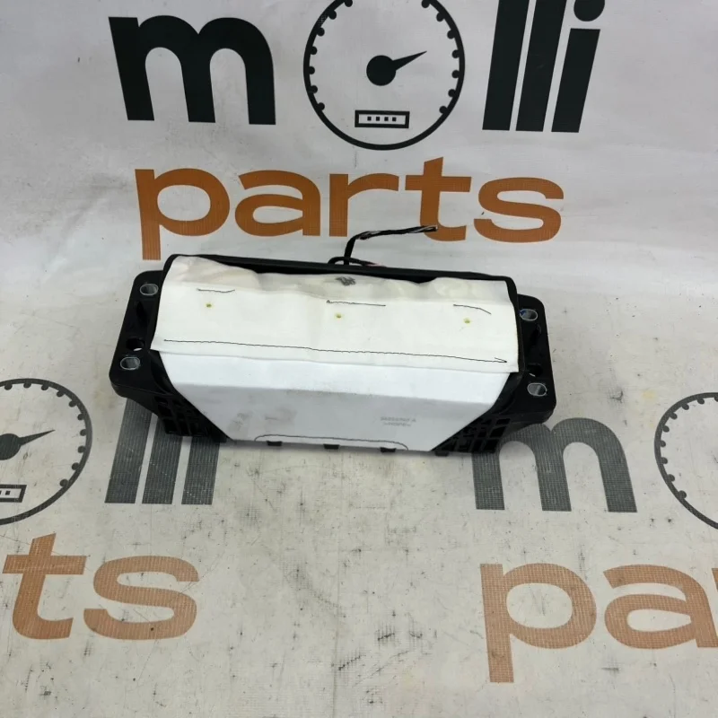 Подушка безопасности в торпедо Audi RS4 2018 B9