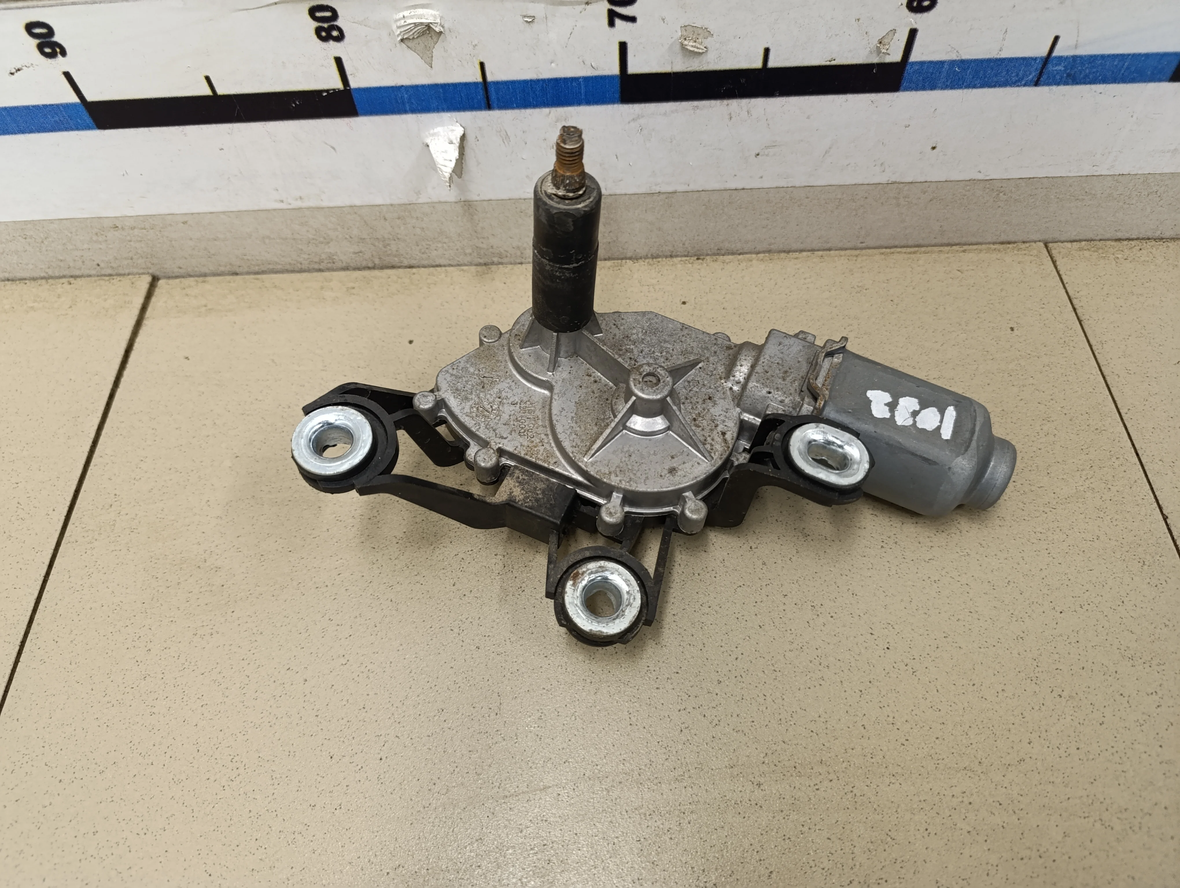 Моторчик стеклоочистителя задний Fabia 2007-2015