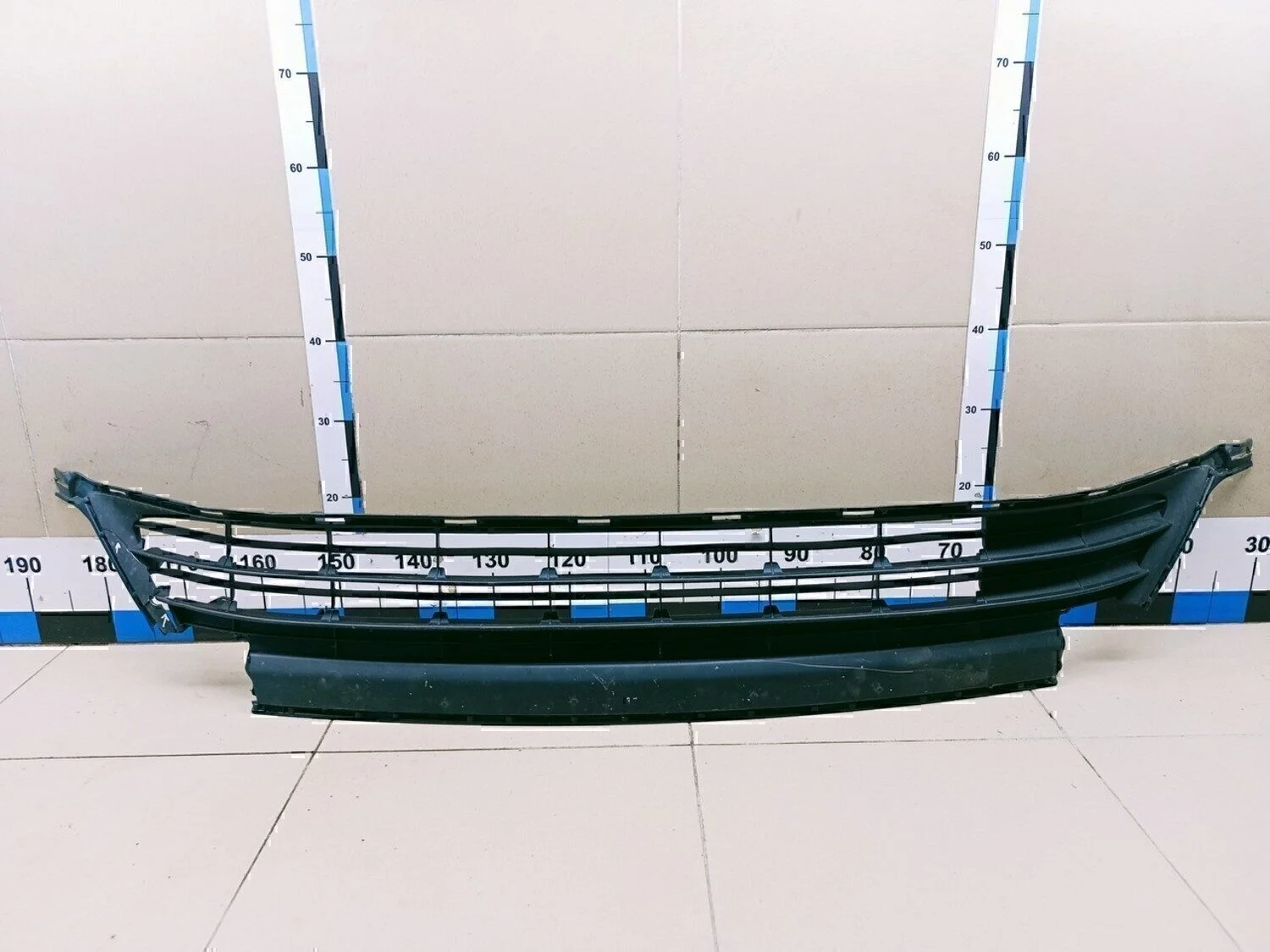 Решетка в бампер центральная RAV 4 2013-2019