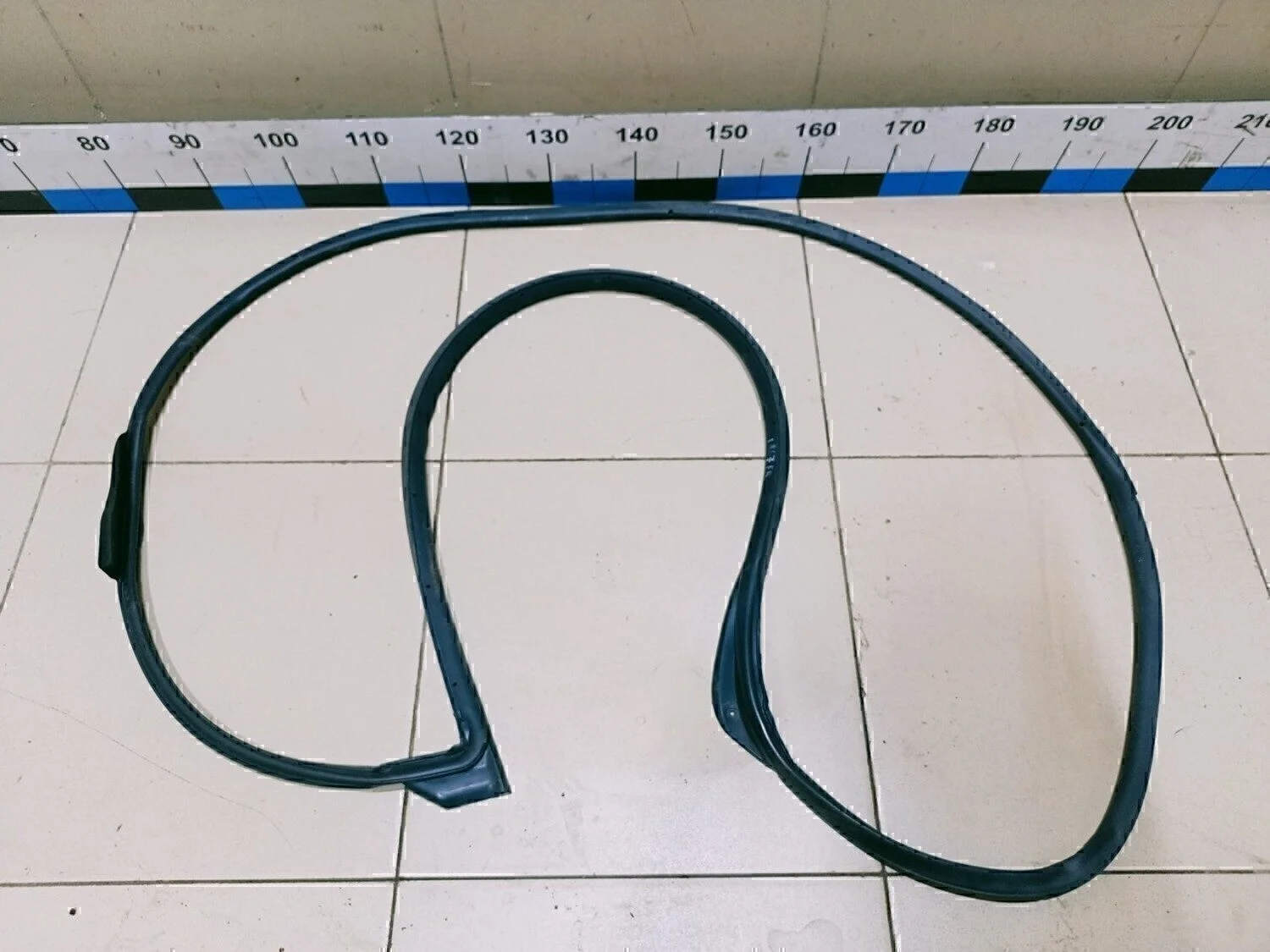 Уплотнитель двери GX460 2009>