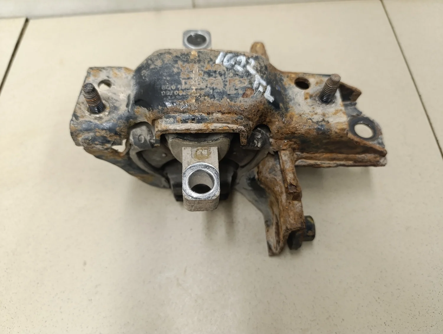 Опора КПП левая Fabia 1999-2006