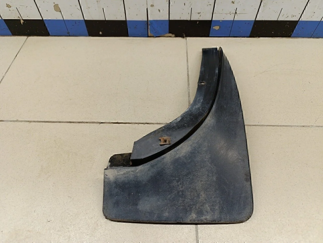 Брызговик задний правый Fabia 2007-2015