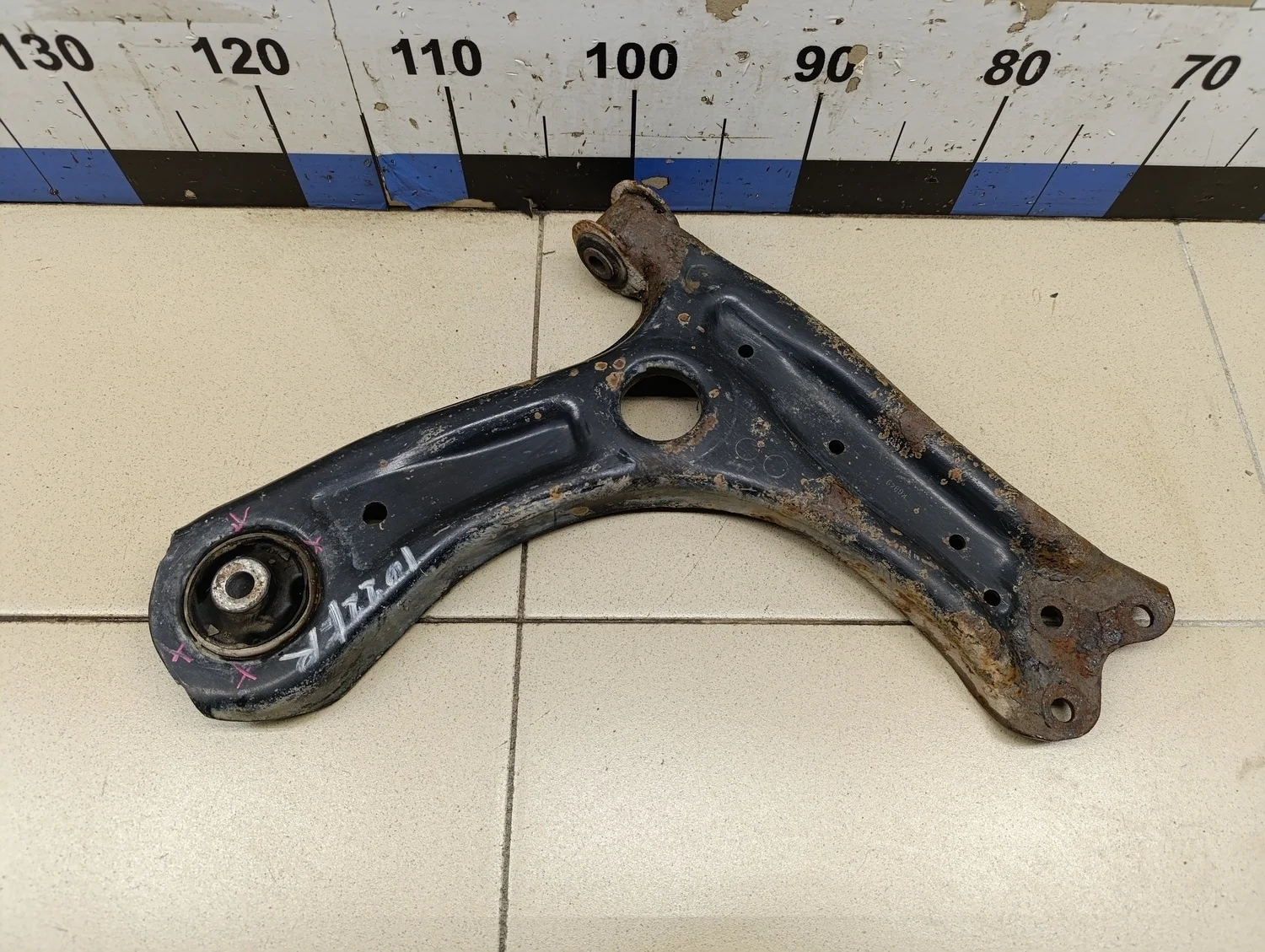 Рычаг передний правый Fabia 2007-2015