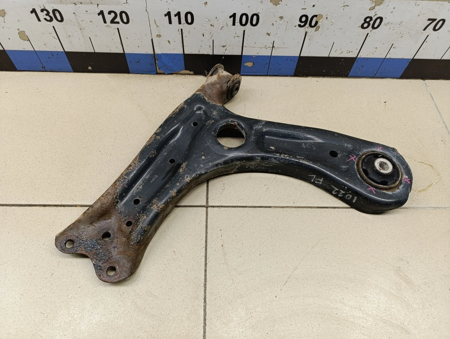 Рычаг передний левый Fabia 2007-2015