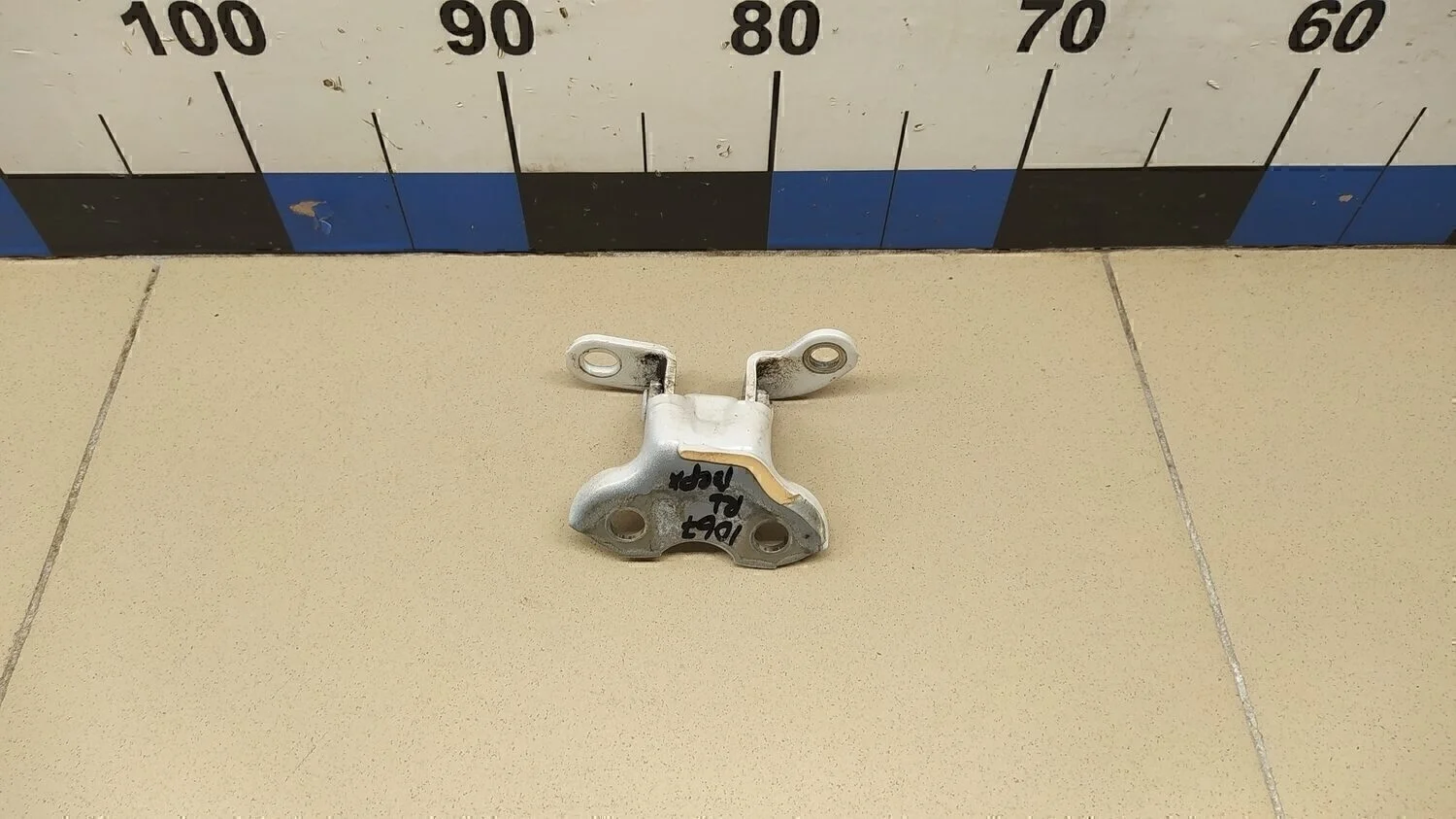 Петля двери задней левой верхняя Avensis II 2003-2008