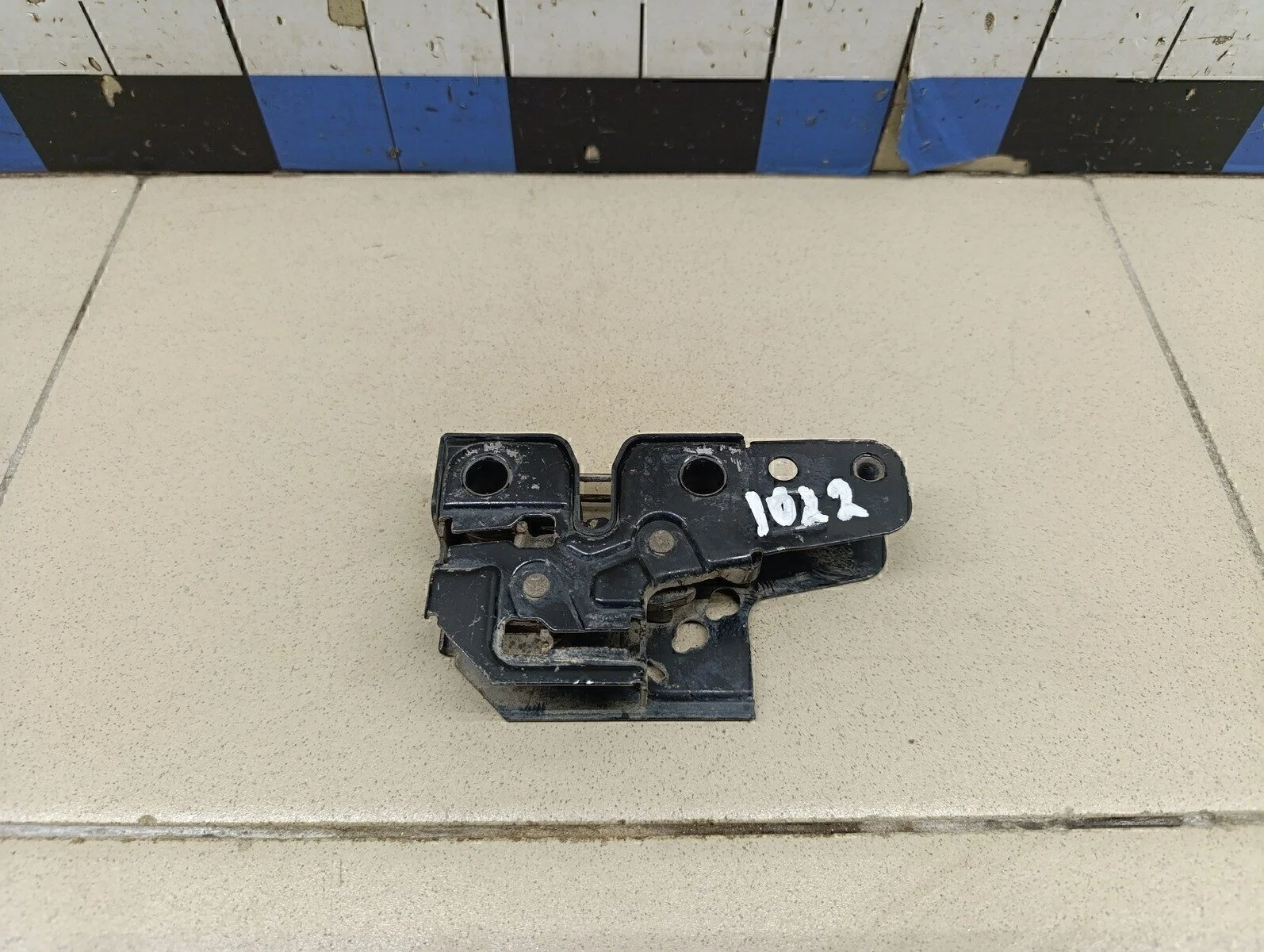 Замок капота Fabia 2007-2015