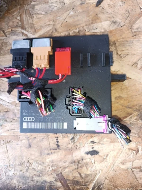 Блок управления Audi A4 2004 8E5