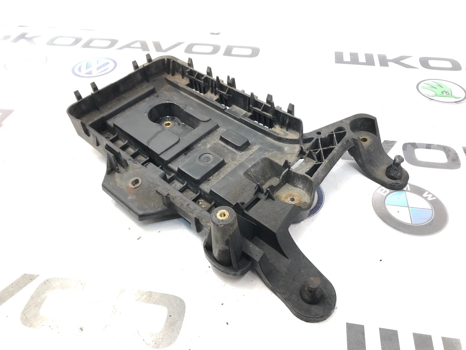 Площадка аккумулятора (АКБ) Skoda Octavia 2011 1K0915333H A5 (1Z) 1.6 BSE