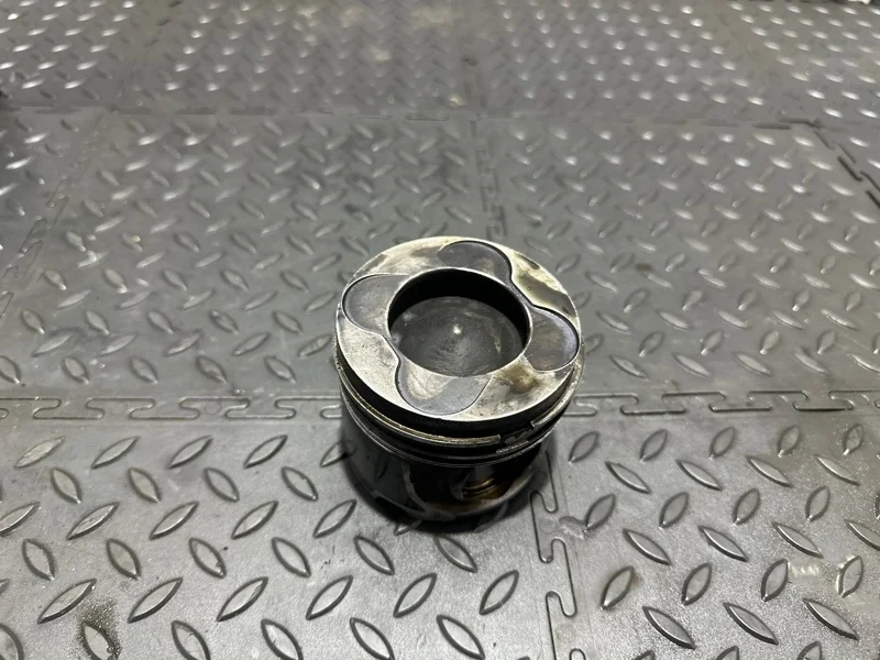 Поршень BMW E63