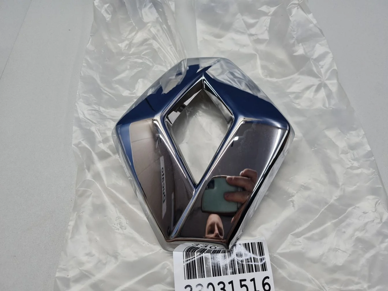 Эмблема решетки радиатора для Renault Kaptur 2016-