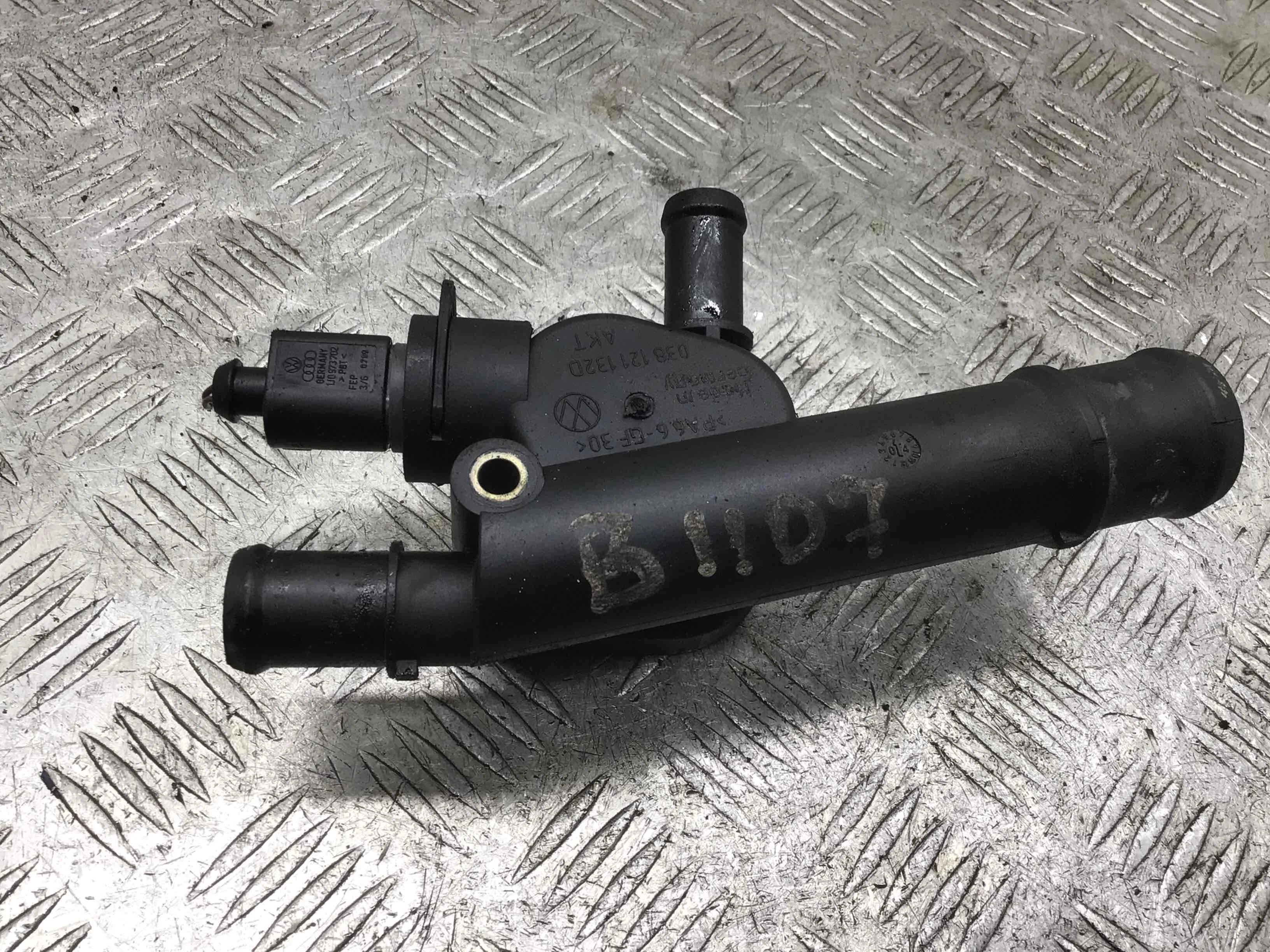 Фланец (тройник) системы охлаждения Volkswagen Golf 4 поколение (1997-2004) дизель 1.9 TDI Механика Х/б