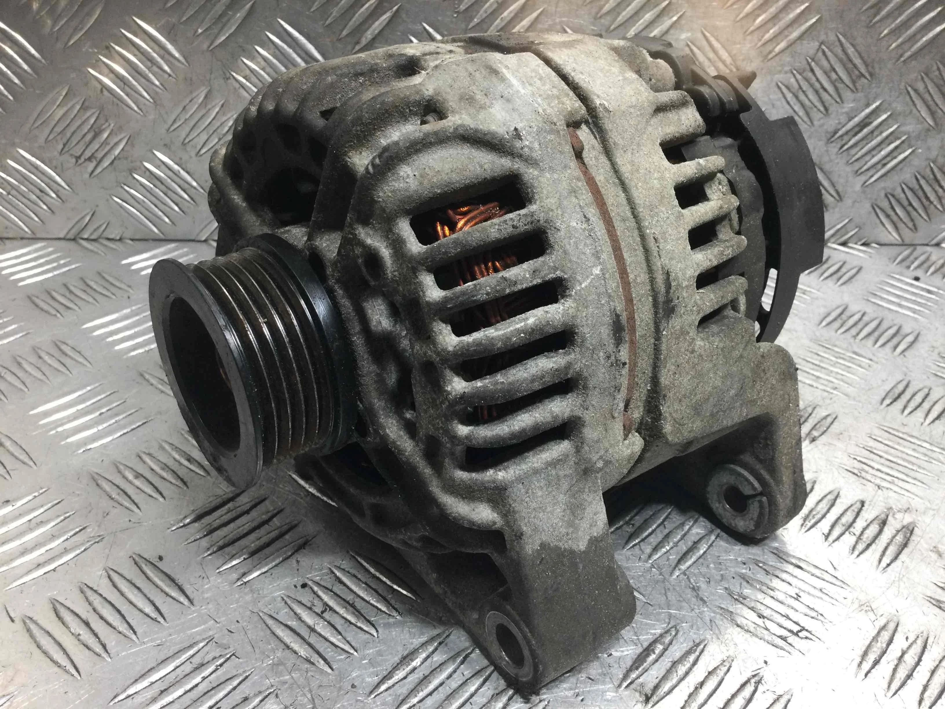 Генератор Opel Corsa D (2006-2011) бензин 1.0 i Механика Х/б