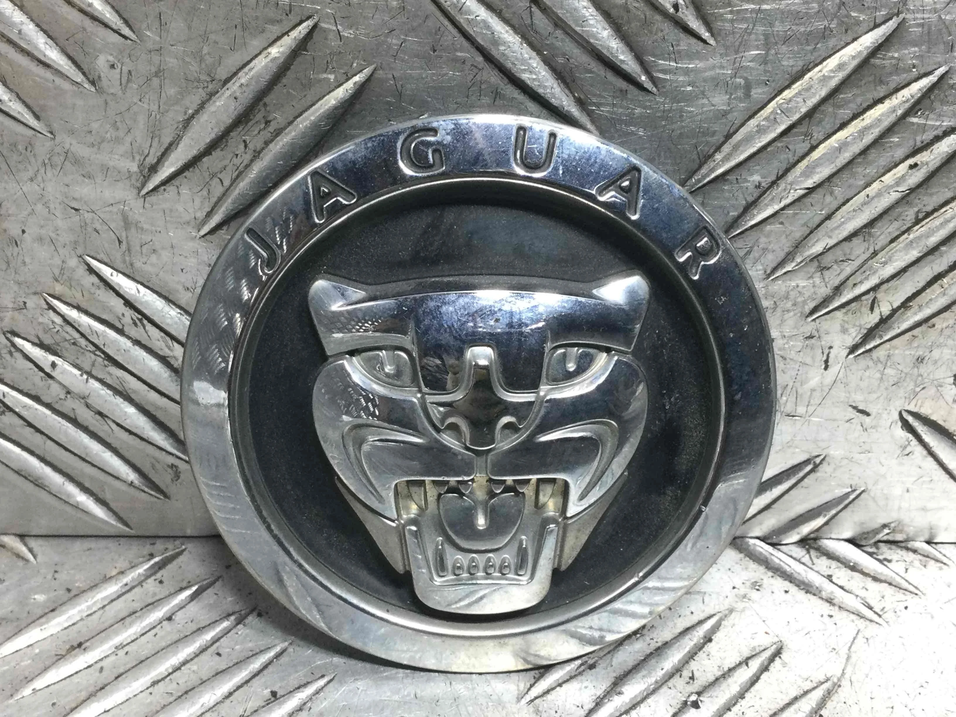 Эмблема Jaguar XF X250 (2007-2011) дизель 2.7 TDI Автомат Седан