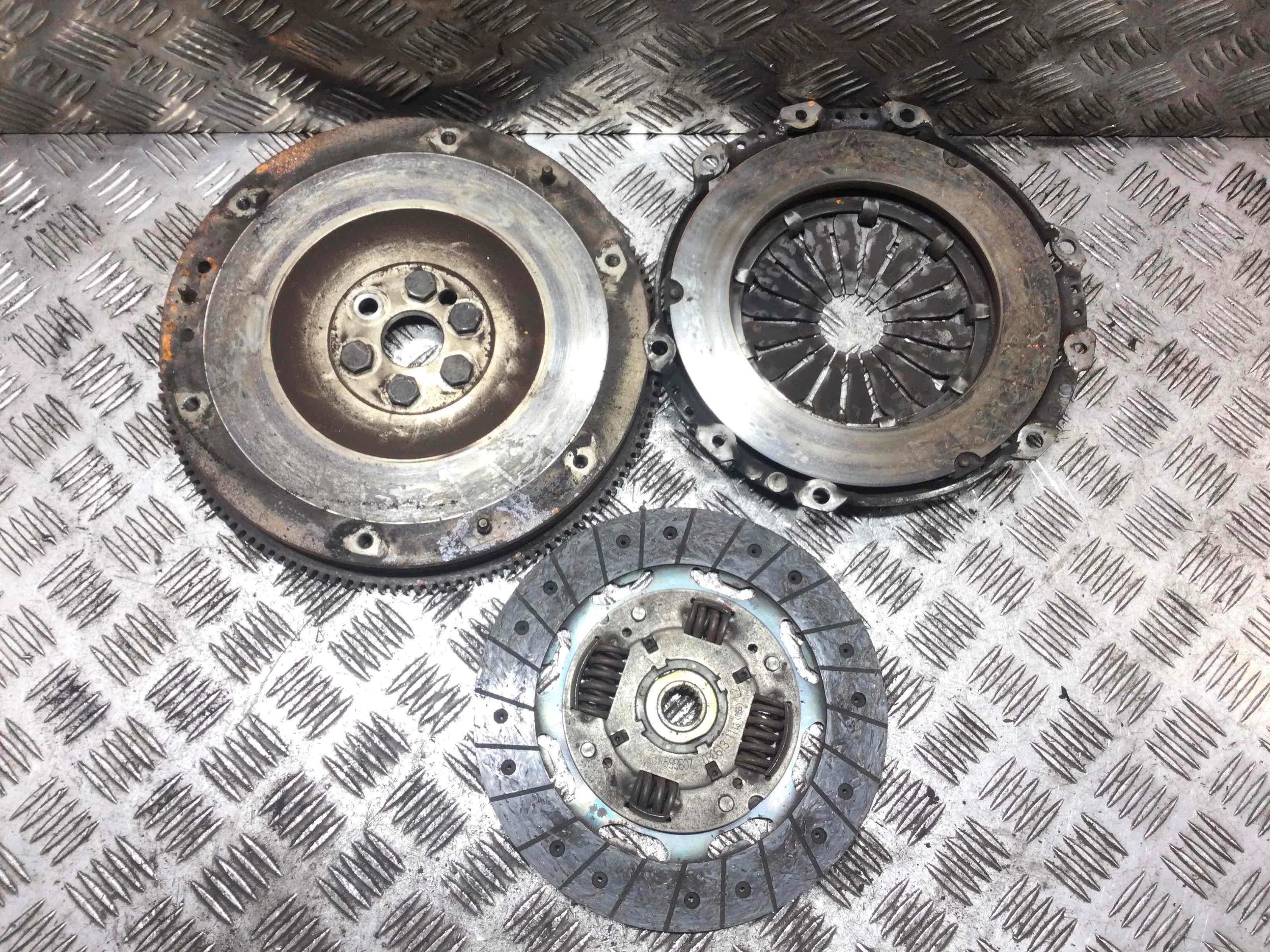 Маховик Ford Focus 2 поколение (2005-2008) бензин 1.6 i Механика