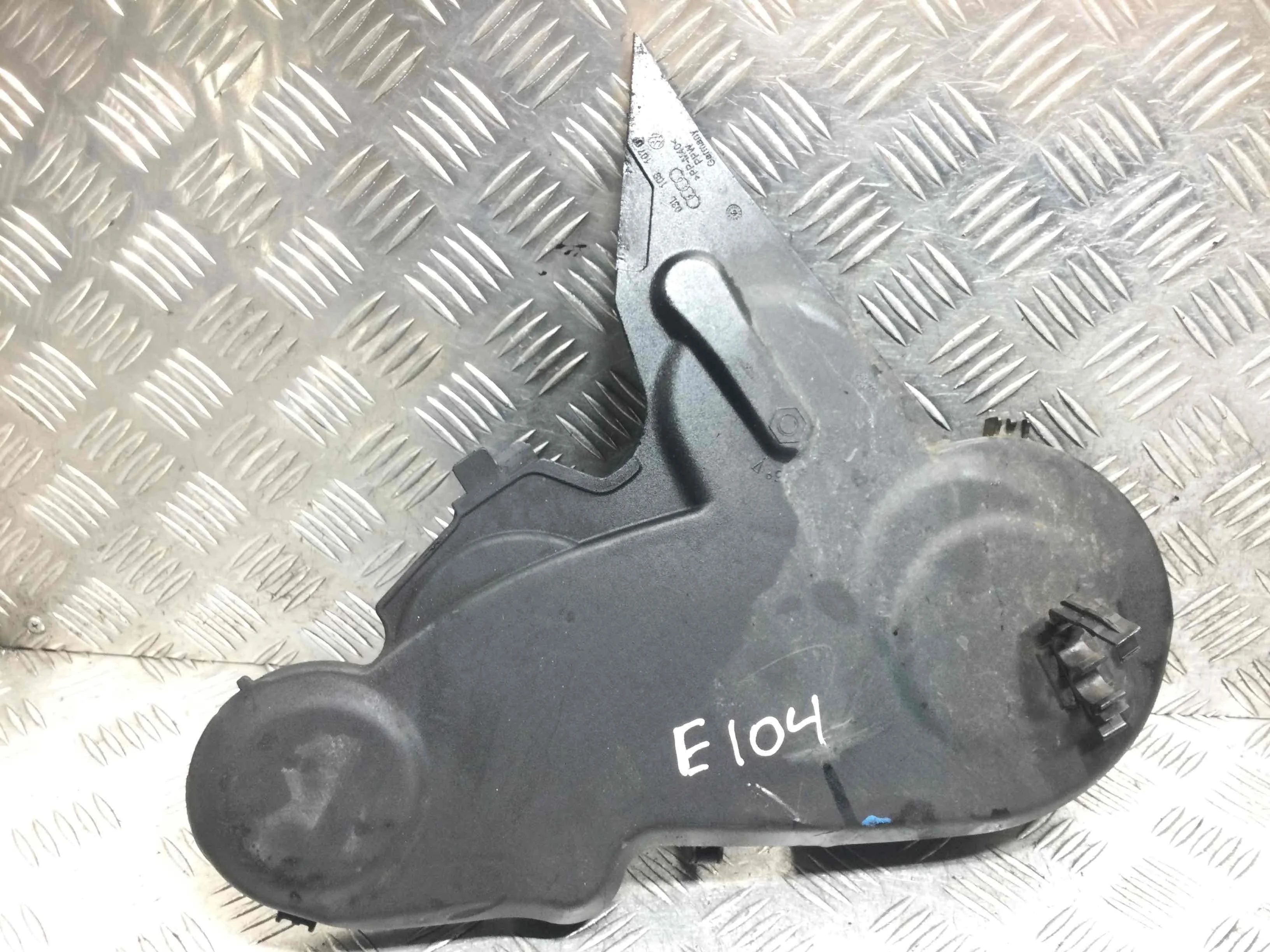 Защита (кожух) ремня ГРМ Volkswagen Passat B7 (2010-2015) дизель 2.0 TDI Механика Универсал