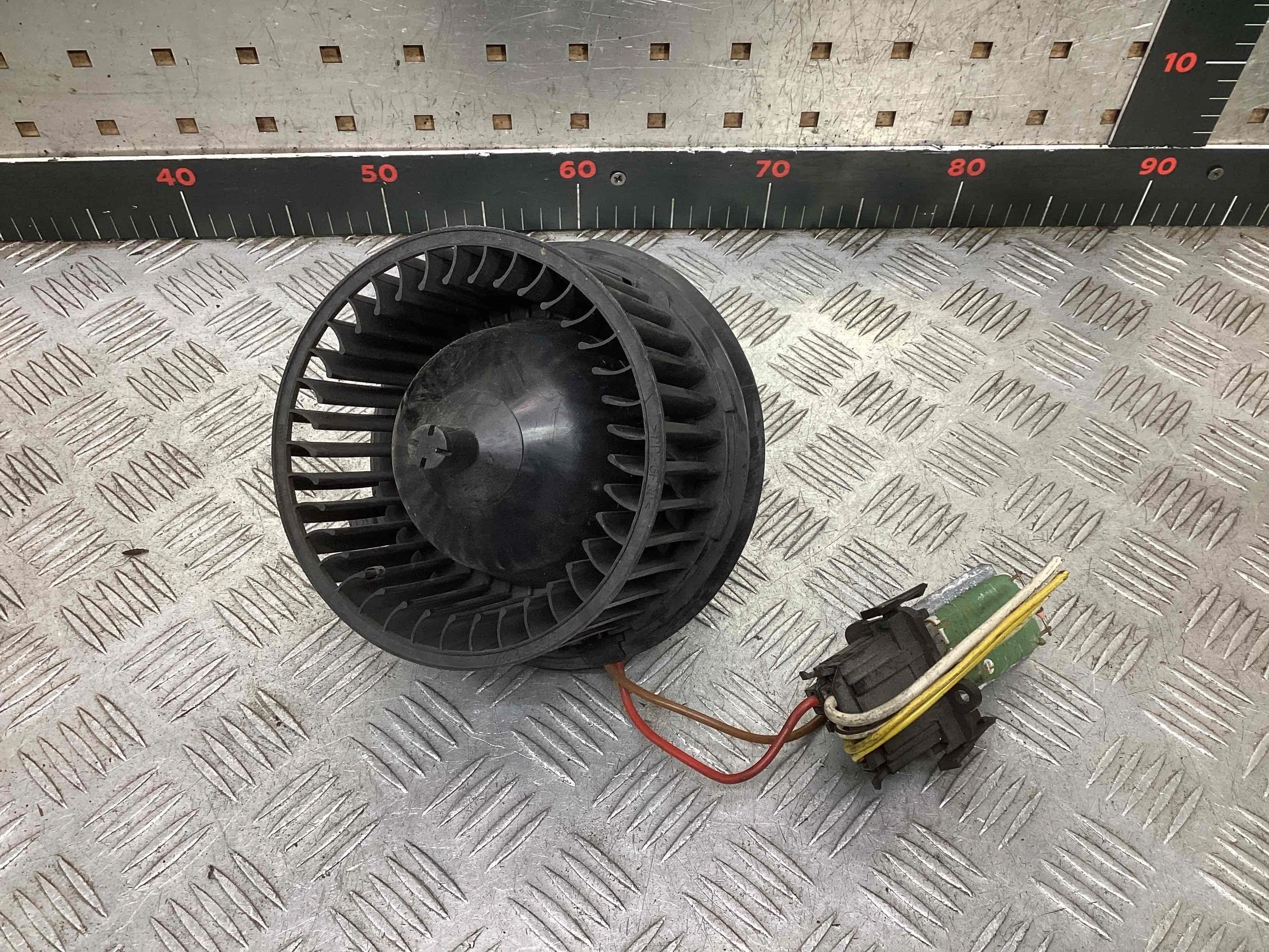 Моторчик печки Volkswagen Golf Golf III (1H) 1991-1997 1995 1,8 Бензин МКПП Хэтчбек.