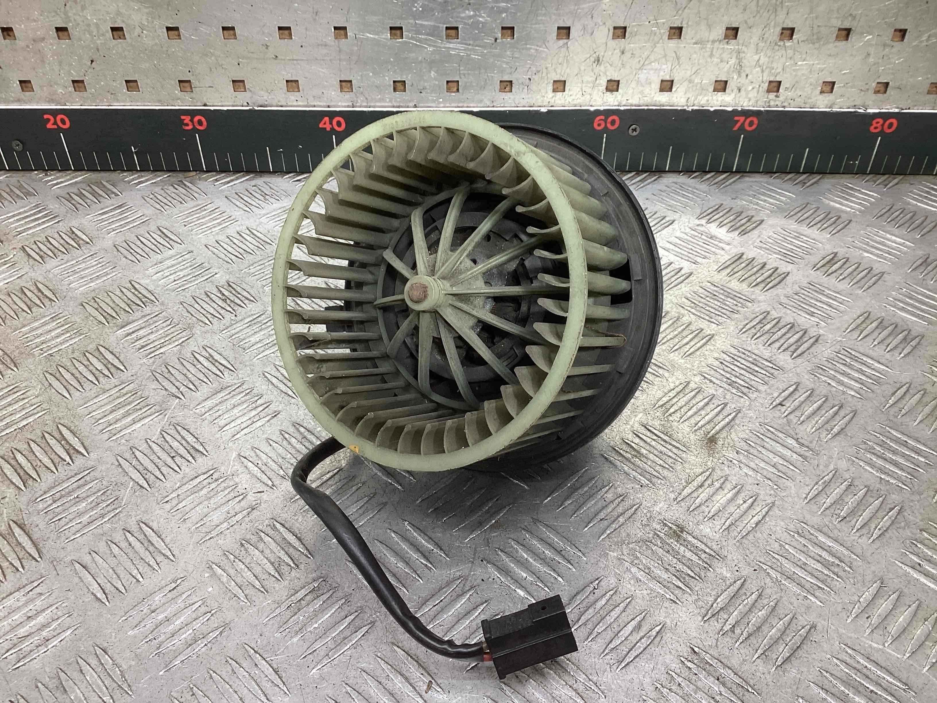 Моторчик печки Audi 80 80 B4 (8C) 1991-1995 1993 2,0 Бензин МКПП Седан.