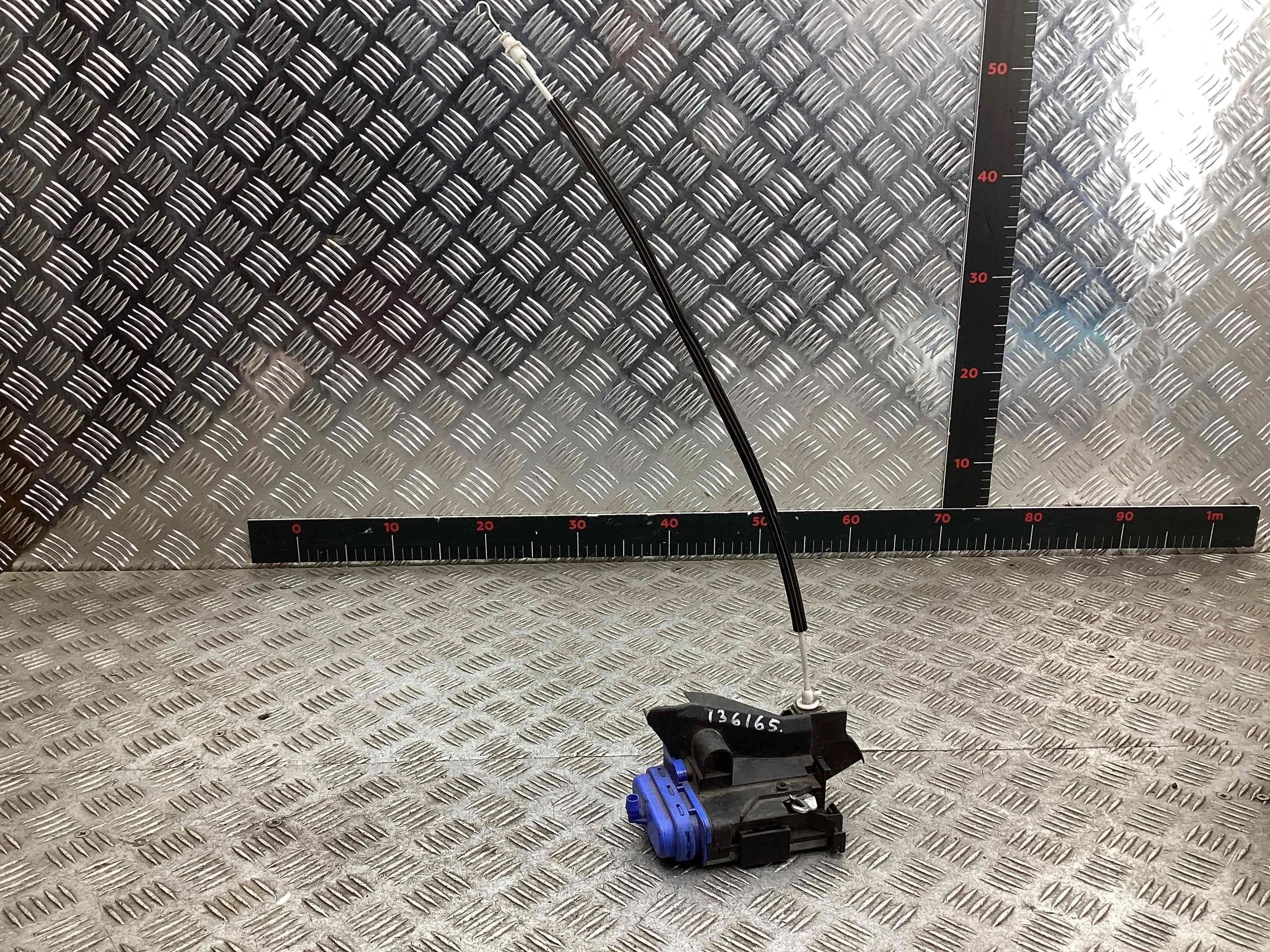 Замок двери задней правой Audi A4 A4 B5 (8D) 1994-1999 1996 1,8 Бензин АКПП Седан.