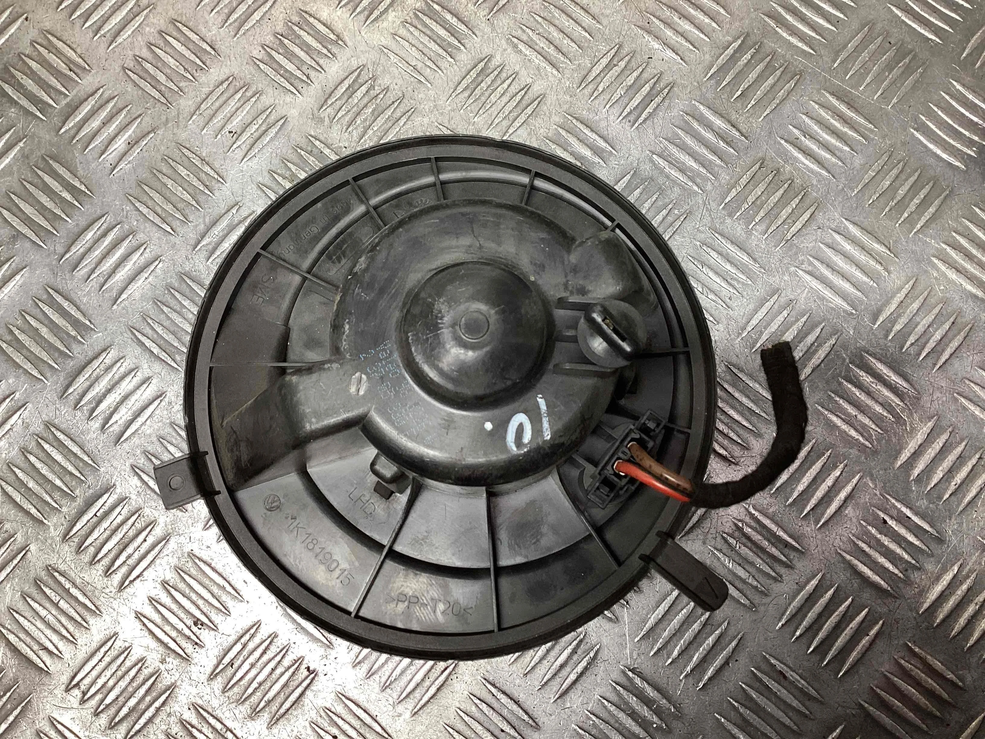 Моторчик печки Audi A3 A3 II (8P) 2005-2008 рестайлинг 2006 1,6 Бензин МКПП Хэтчбек.