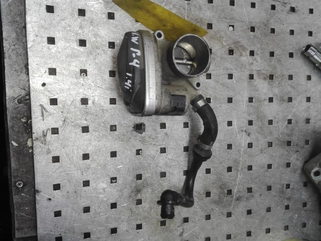 Заслонка дроссельная Volkswagen Golf Golf IV (1J) 1997-2004 2003 1,4 Бензин