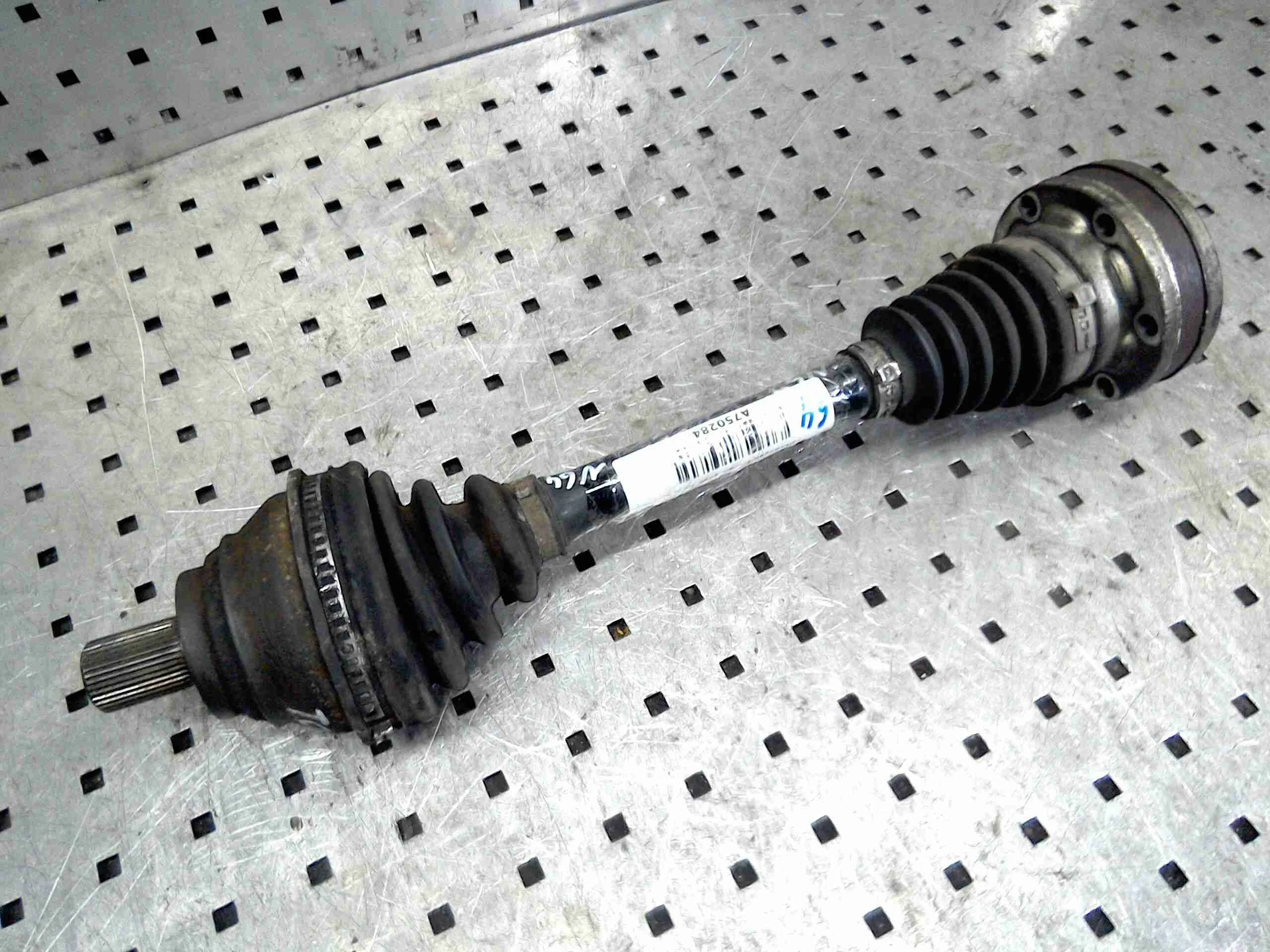 Полуось передняя левая (приводной вал, ШРУС) Volkswagen Touran Touran I (1T) 2006-2010 рестайлинг 2008 2,0 Дизель МКПП 6ст. Минивэн.