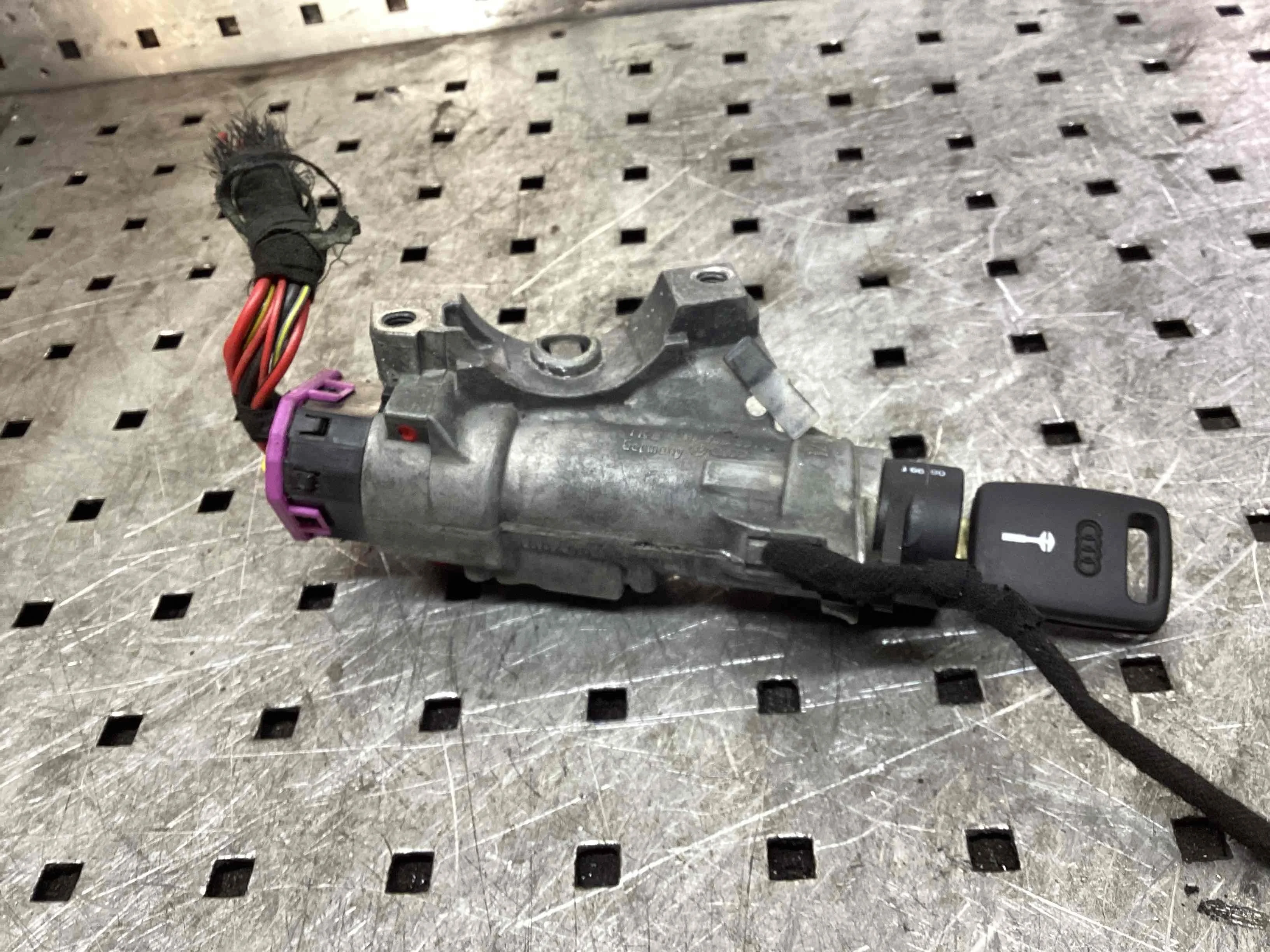 Замок зажигания Audi A4 A4 B5 (8D) 1994-1999 1999   МКПП Седан.