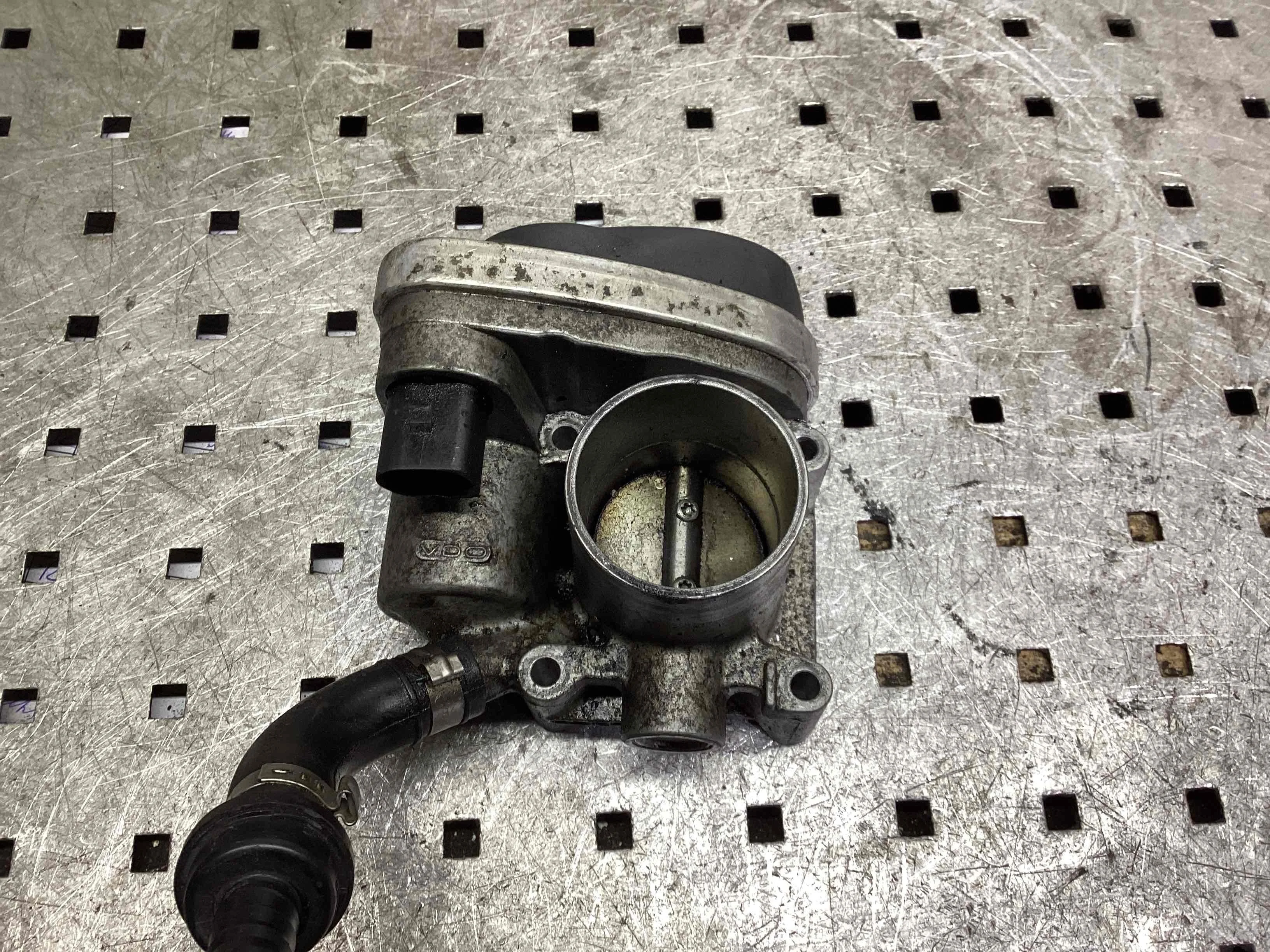 Заслонка дроссельная Volkswagen Golf Golf IV (1J) 1997-2004 2002 1,4 Бензин