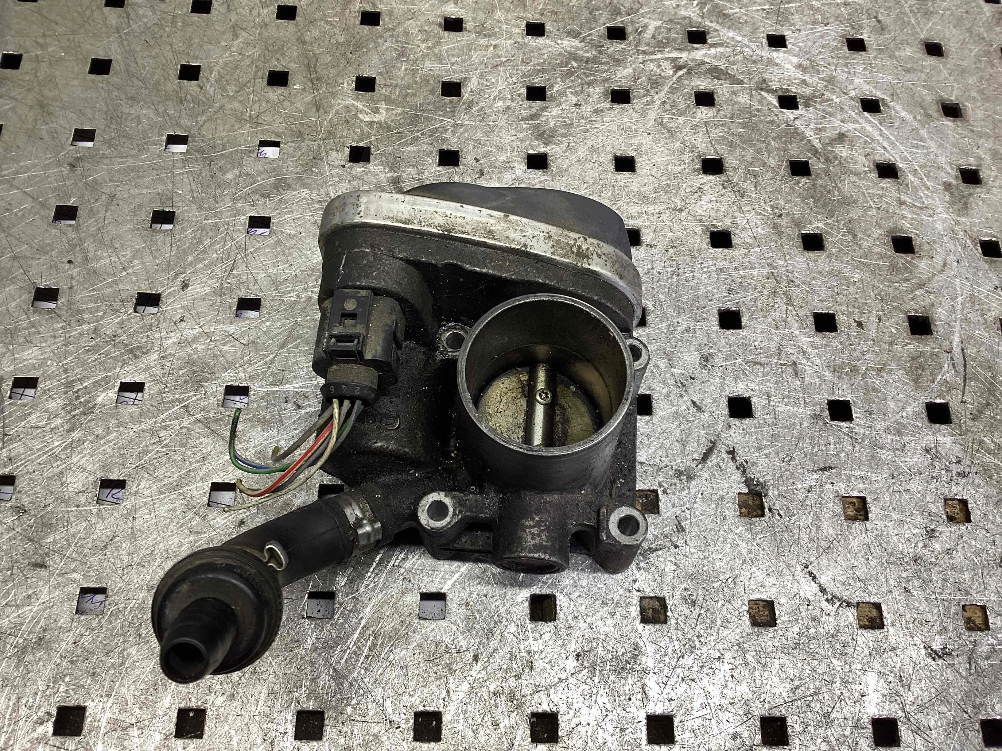 Заслонка дроссельная Volkswagen Golf Golf IV (1J) 1997-2004 2002 1,4 Бензин