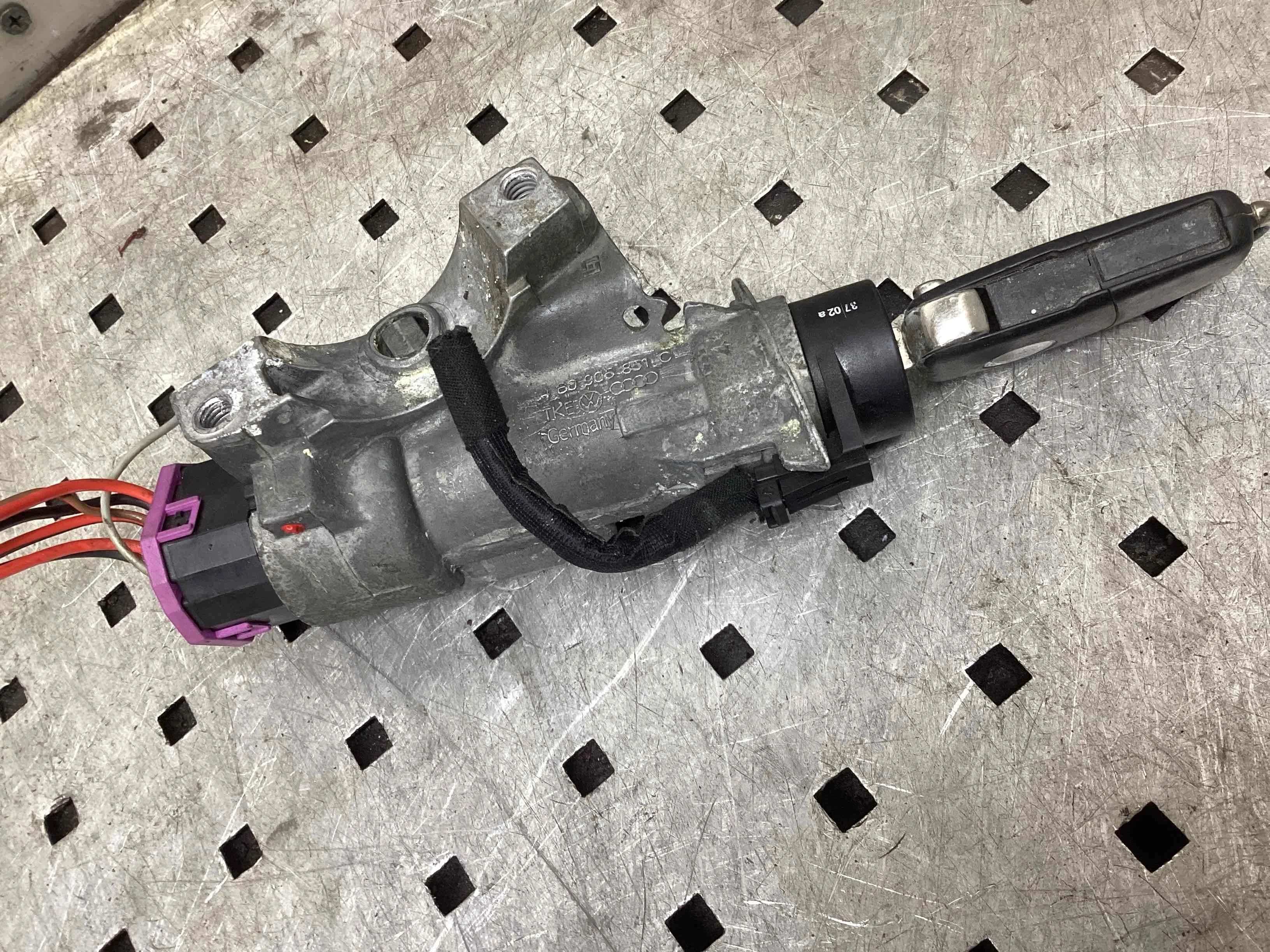 Замок зажигания Volkswagen Golf Golf IV (1J) 1997-2004 2002 1,6 Бензин МКПП Хэтчбек.