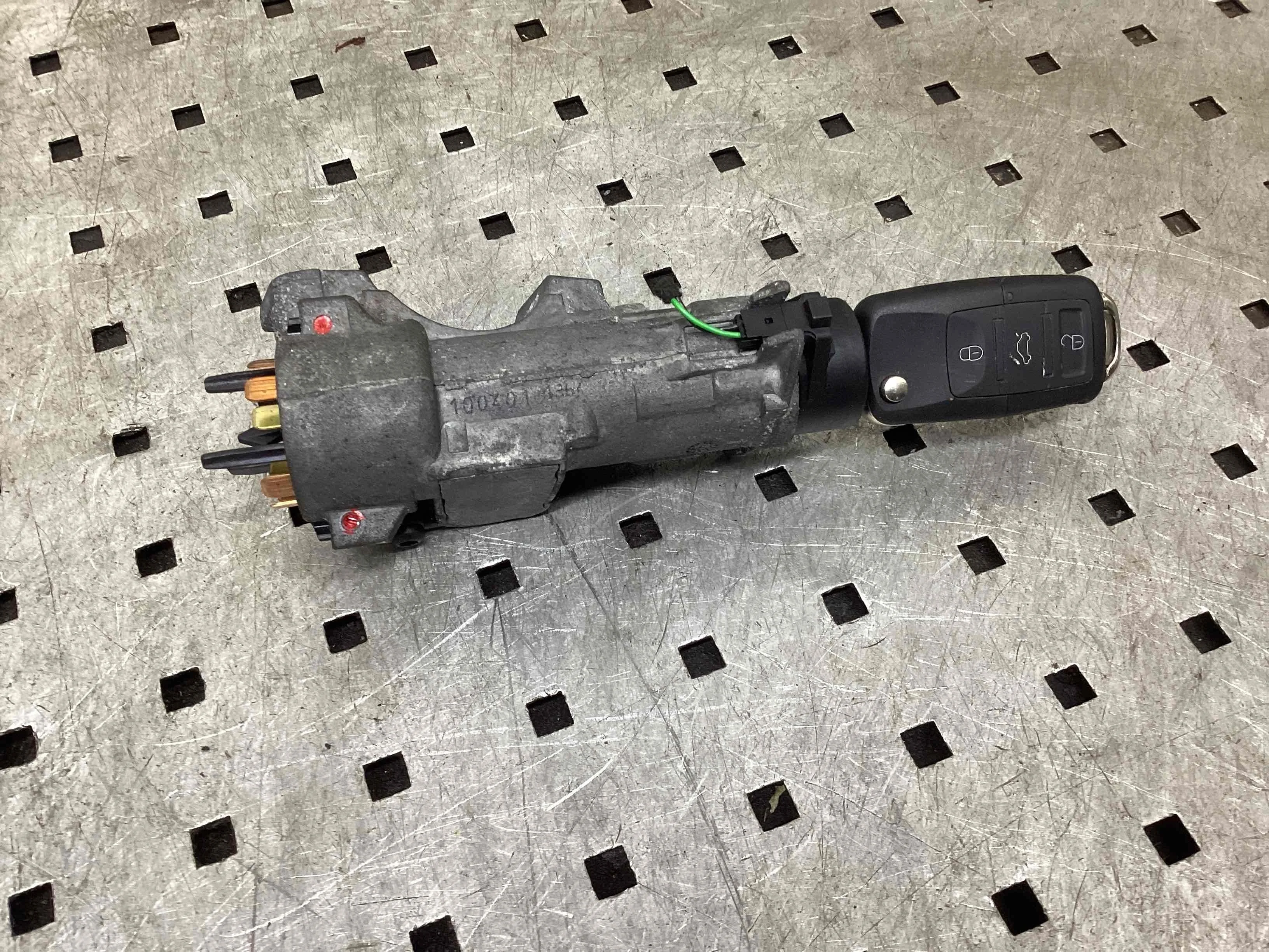 Замок зажигания Volkswagen Passat Passat B5+ (3B) 2000-2005 рестайлинг 2001   МКПП Седан.