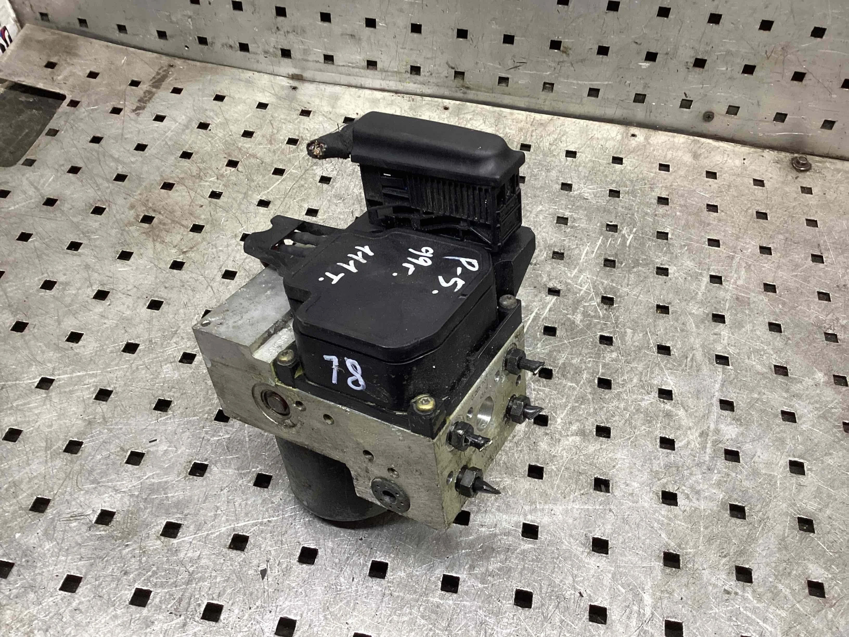 Блок ABS Volkswagen Passat Passat B5 (3B) 1996-2000 1999 1,8 Бензин МКПП 5ст. Универсал.