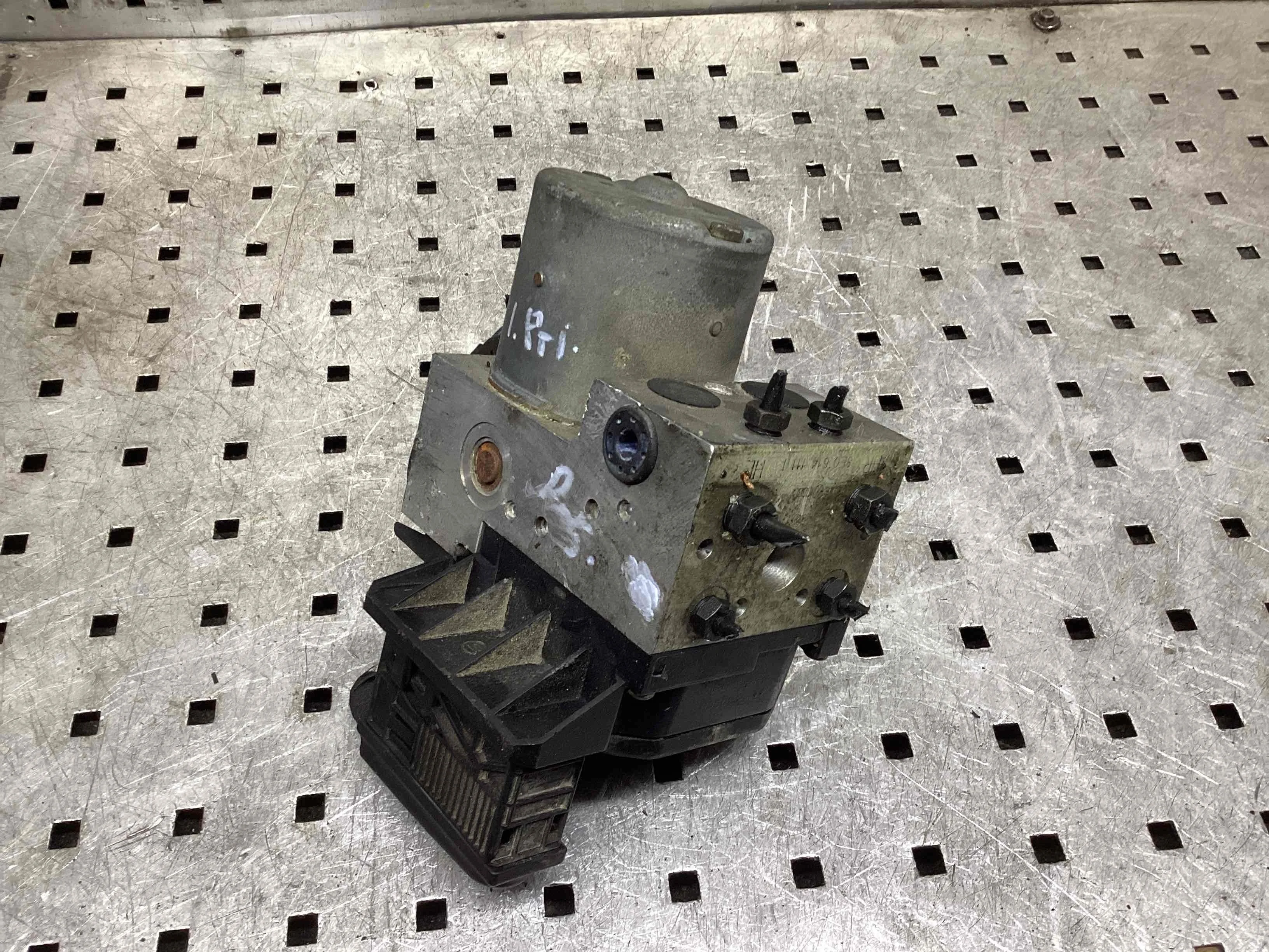 Блок ABS Volkswagen Passat Passat B5 (3B) 1996-2000 2000 1,9 Дизель МКПП 5ст. Универсал.