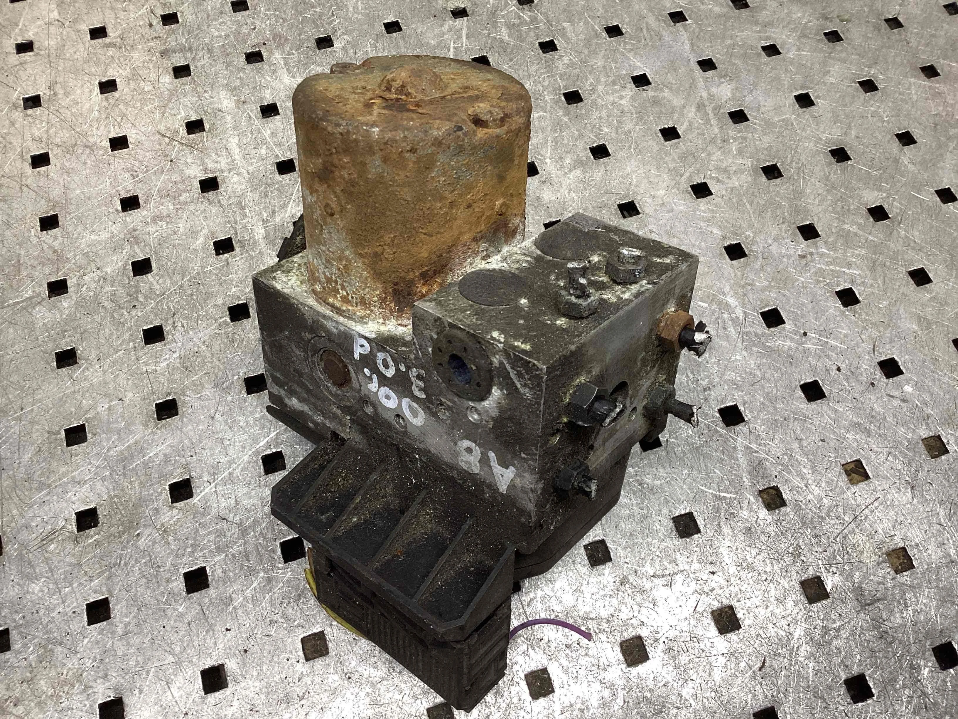 Блок ABS Audi A8 A8 D2 (4D) 1994-2002 2000 2,5 Дизель АКПП Седан.