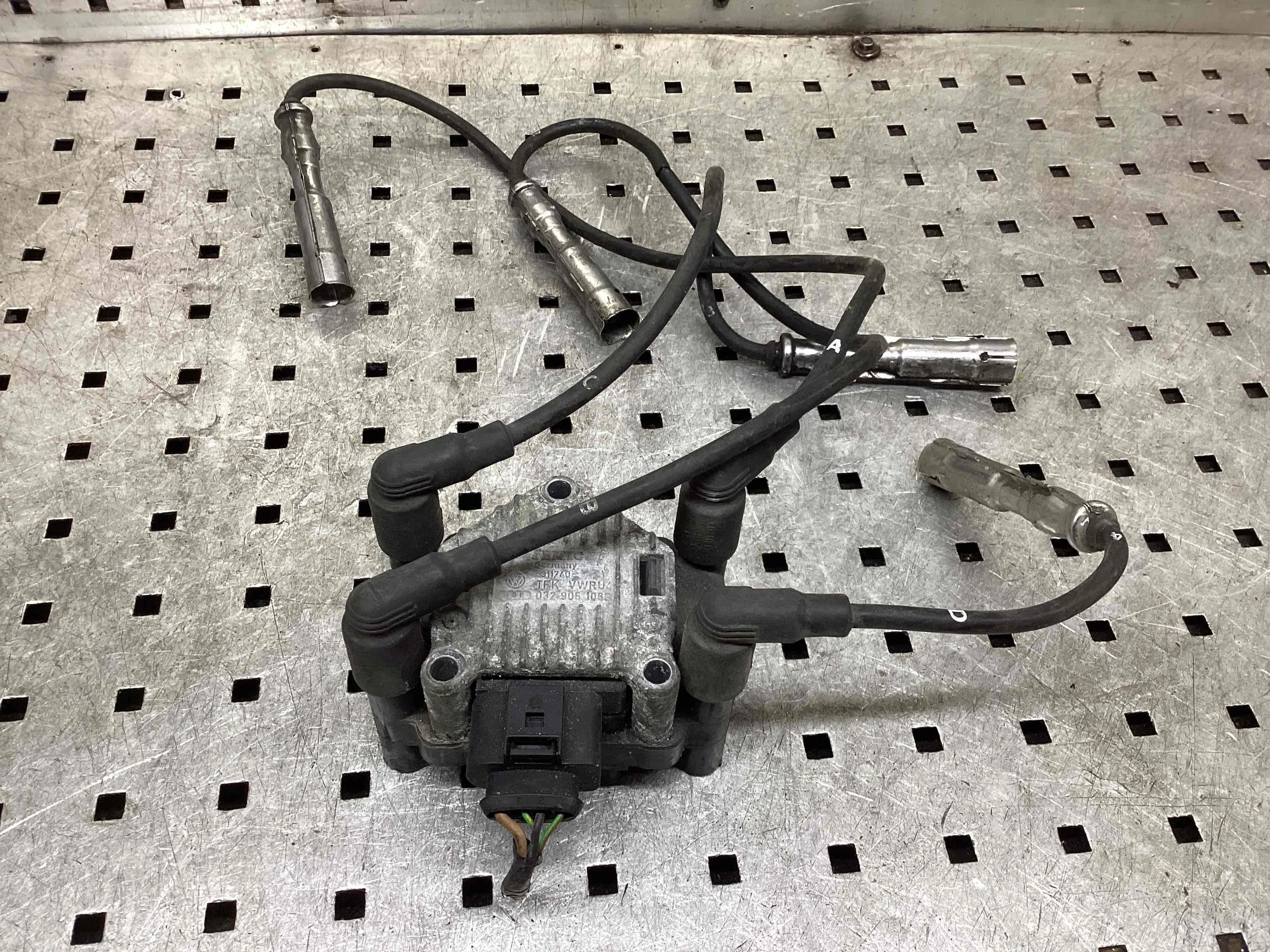 Катушка зажигания Skoda Octavia Octavia A4 Tour (1U) 1996-2010 1999 1,6 Бензин МКПП Лифтбек.