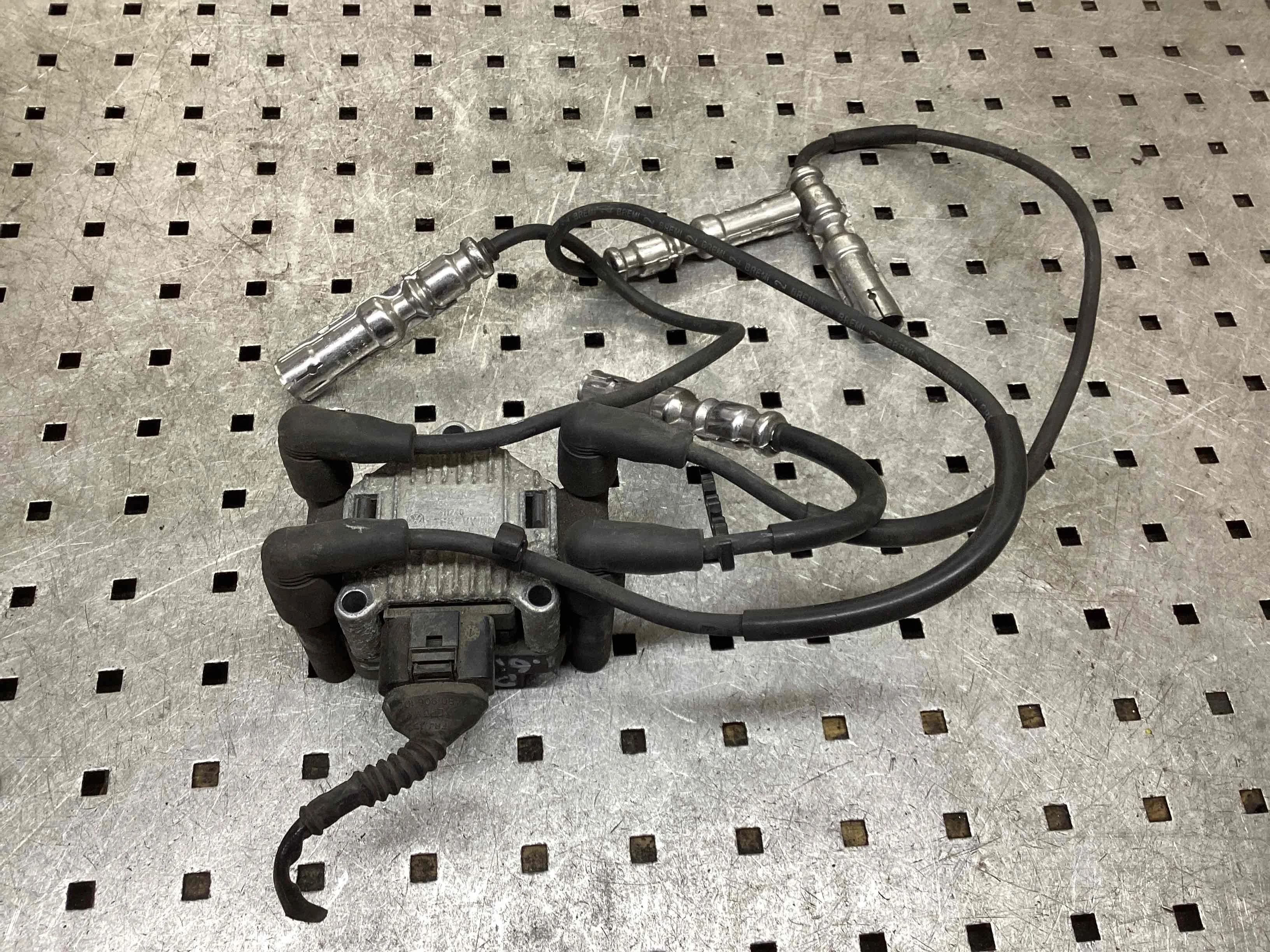 Катушка зажигания Volkswagen Passat Passat B5 (3B) 1996-2000 1999 1,6 Бензин МКПП Седан.