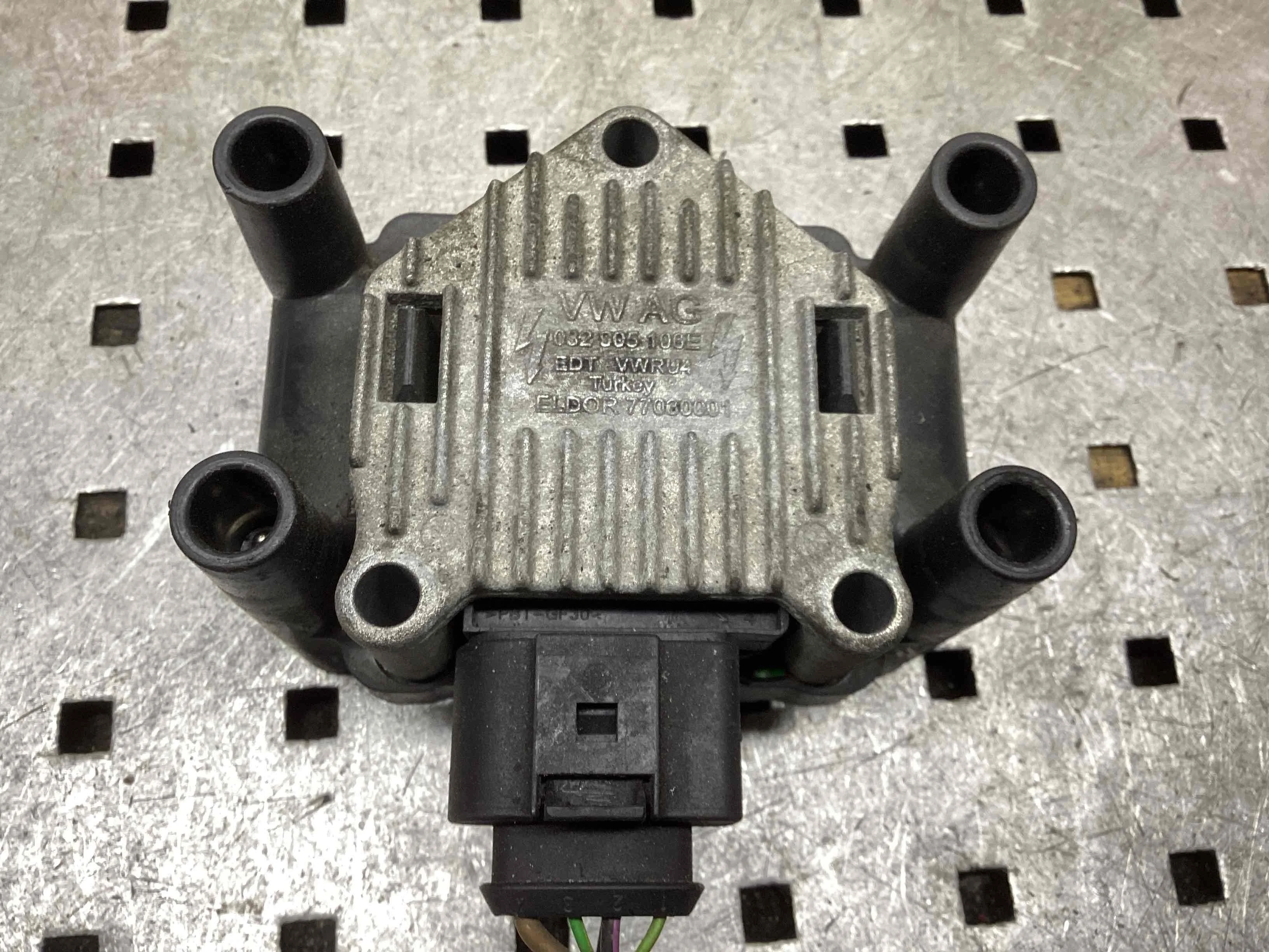 Катушка зажигания Volkswagen Golf Golf IV (1J) 1997-2004 2003 1,4 Бензин