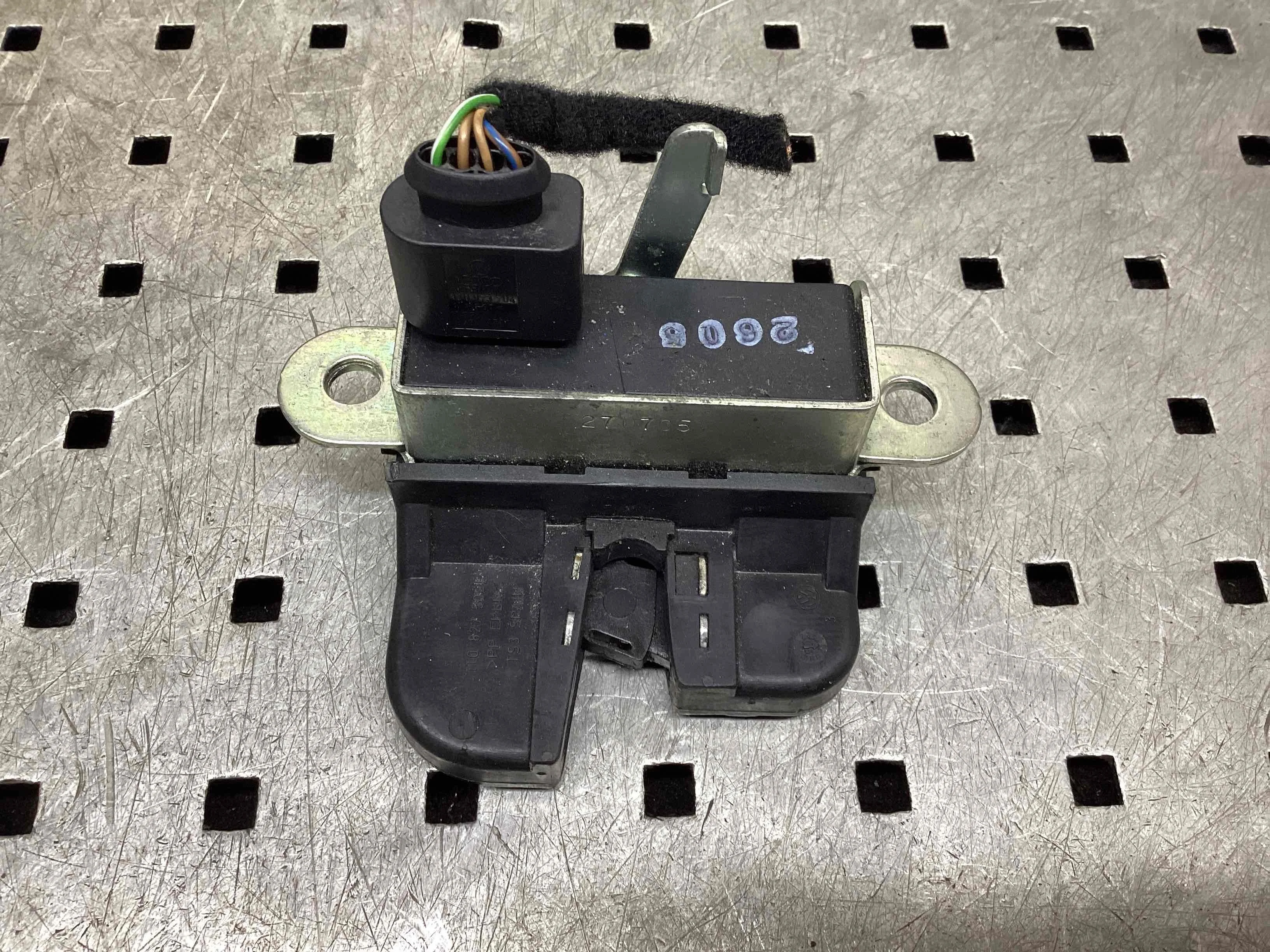 Замок багажника Volkswagen Touran Touran I (1T) 2003-2006 2006