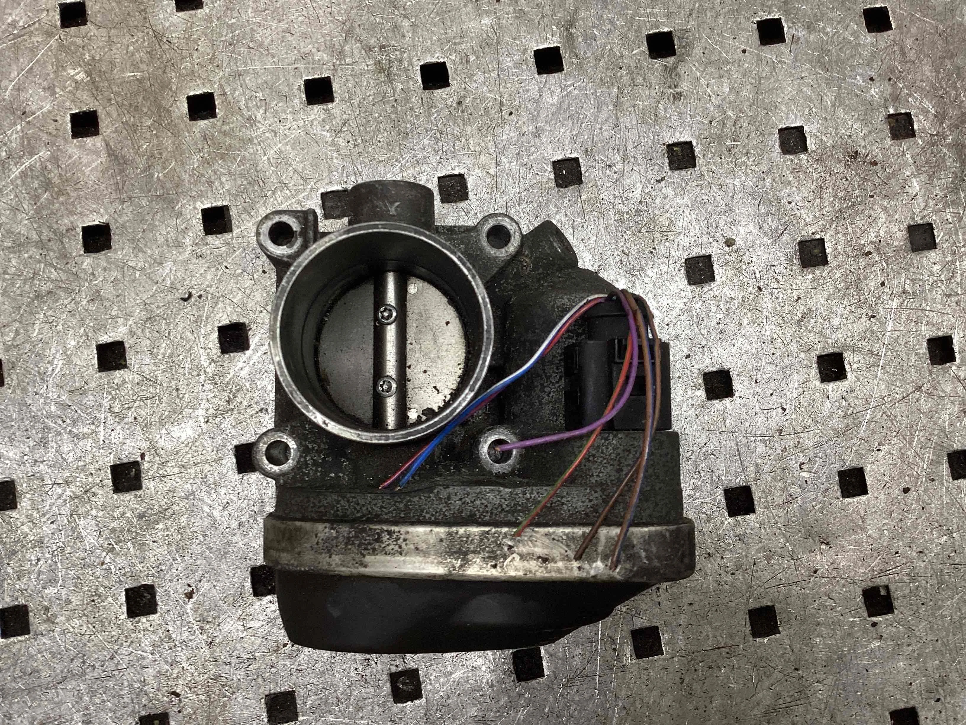 Заслонка дроссельная Volkswagen Polo Polo IV (9N) 2001-2005 2004 1,2 Бензин