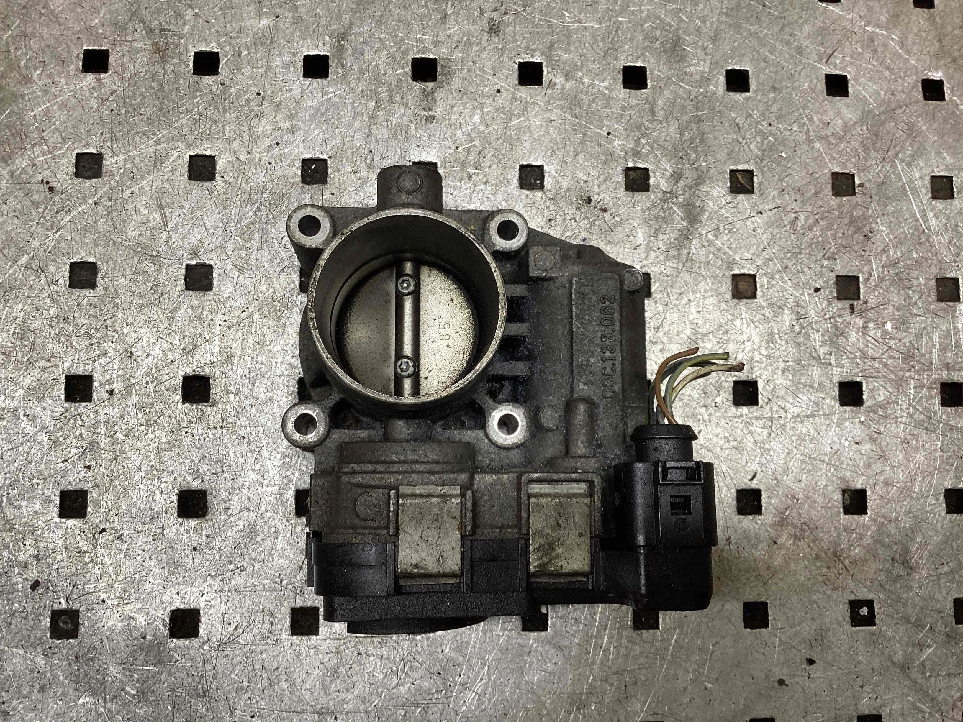 Заслонка дроссельная Volkswagen Golf Golf V (1K) 2004-2009 2006 1,4 Бензин