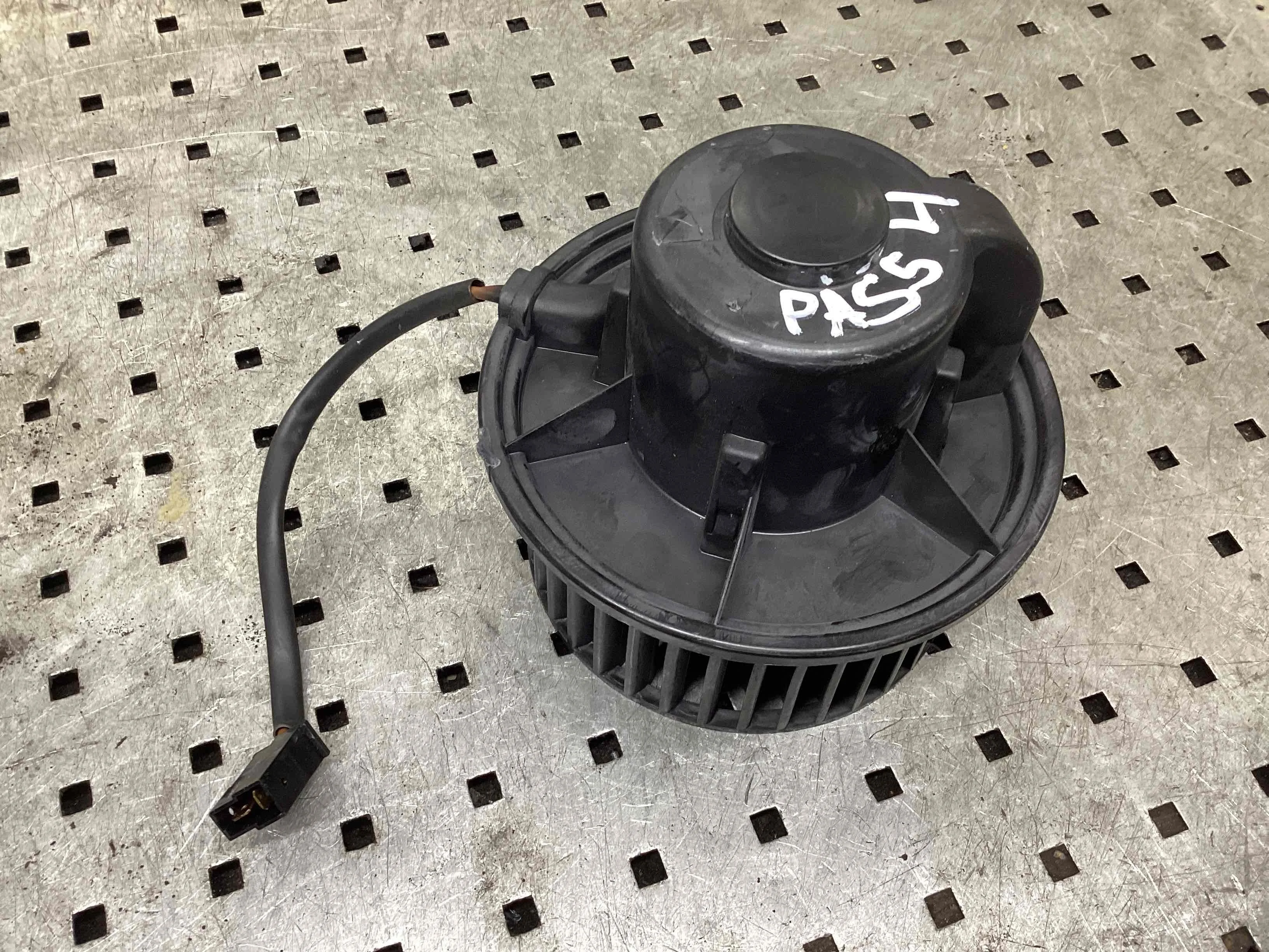 Моторчик печки Volkswagen Passat Passat B4 (3A) 1993-1997 1994 1,8 Бензин МКПП Седан.