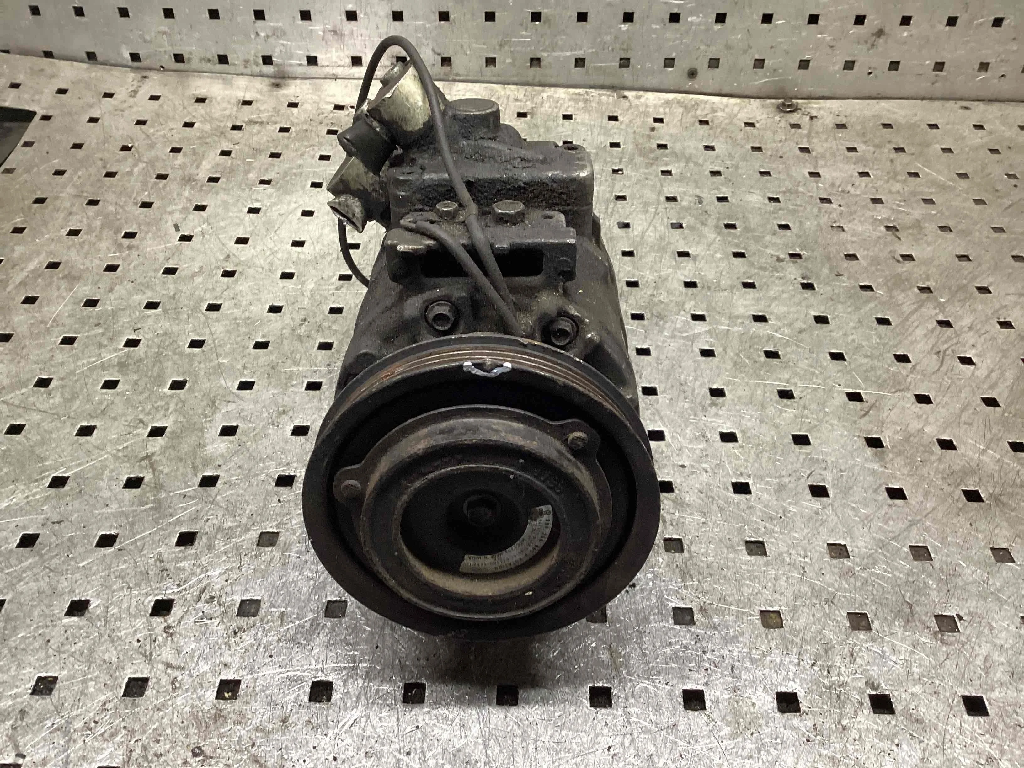 Компрессор кондиционера Audi A4 A4 B5 (8D) 1999-2001 рестайлинг 2001 2,0 Бензин